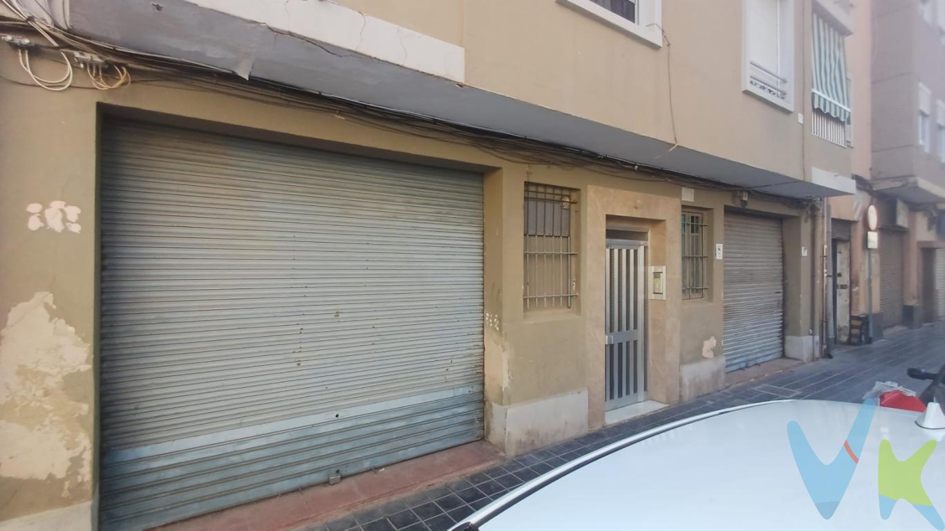 LOCAL OCUPANDO LA TOTALIDAD DE LA PLANTA DEL EDIFICIO. Te ofrecemos la oportunidad de adquirir este fantástico local de 242 m2 en el barrio de El Cabañal, el barrio de moda de Valencia, a 5 minutos de la playa de la Malvarrosa, del mercado del Cabañal y de la estación de tren de Serrería. Si estabas buscando un local perfecto para iniciar un negocio es tu oportunidad. Perfecto para instalar multitud de actividades como por ejemplo restauración, sala de exposición de arte, taller de manualidades, centro deportivo, escuela de baile, etc. Al ocupar la totalidad de la planta del edificio permite implantar un mayor número de posibles actividades o incluso transformarlo en viviendas con uso de residencia habitual. Se trata de un local con mucho potencial y encanto por sus muros y pilares de ladrillo macizo, doble acceso, techos altos con dos zonas diferenciadas: una con altura de 3,20 m y otra con más de 7m. En definitiva, se trata de la oportunidad de adquirir un local increíble en el barrio de moda de Valencia.MBI ABASTOS está inscrita en el Registro de Agentes de Intermediación Inmobiliaria de la Comunidad Valenciana RAICV 1525.La descripción del presente inmueble e imágenes tienen mero carácter informativo y en ningún caso carácter contractual, pudiendo ser modificados por la agencia inmobiliaria sin que ello implique responsabilidad alguna frente a terceros. No incluidos en el precio impuestos, gastos de notaría, registro ni honorarios de la agencia. Esta propiedad se pone a la venta con toda la documentación comprobada y en regla, por lo que ofrecemos GARANTIAS a los compradores.Por mandato expreso del propietario comercializamos este inmueble mediante contrato de multiexclusiva, por el cual numerosas agencias colaboradoras, nacionales e internacionales, ofrecen esta vivienda a sus potenciales compradores, todo ello garantizando un servicio de calidad, un trato fácil, sencillo y sin interferencias de terceros. Por este motivo, se ruega no molestar al propietario, a los ocupantes de la propiedad, a los vecinos o conserjes del edificio o urbanización si los hubiera.
