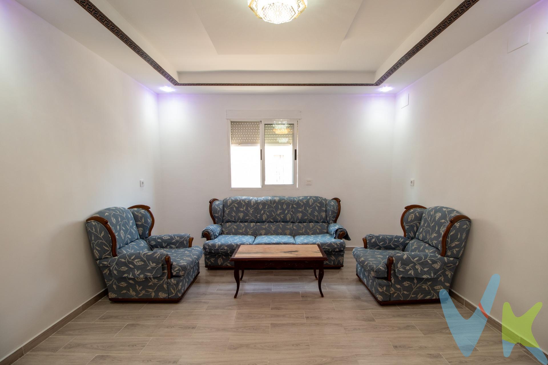Si estás buscando un piso cómodo, funcional y con todos los detalles listos para entrar a vivir, ¡este te va a encantar! Situado junto al ambulatorio de Alzira, este inmueble ha sido reformado por completo con un diseño moderno y práctico. Dispone de una cocina independiente, un salón comedor amplio y luminoso, tres habitaciones (una doble y dos individuales), un baño completo y un aseo. Todo perfectamente distribuido para aprovechar al máximo cada espacio. Además, cuenta con una zona de lavandería independiente, ideal para mantener todo en orden y ganar funcionalidad en el día a día. Un piso ideal tanto para familias como para quienes buscan vivir en una zona tranquila, bien comunicada y con todos los servicios cerca.