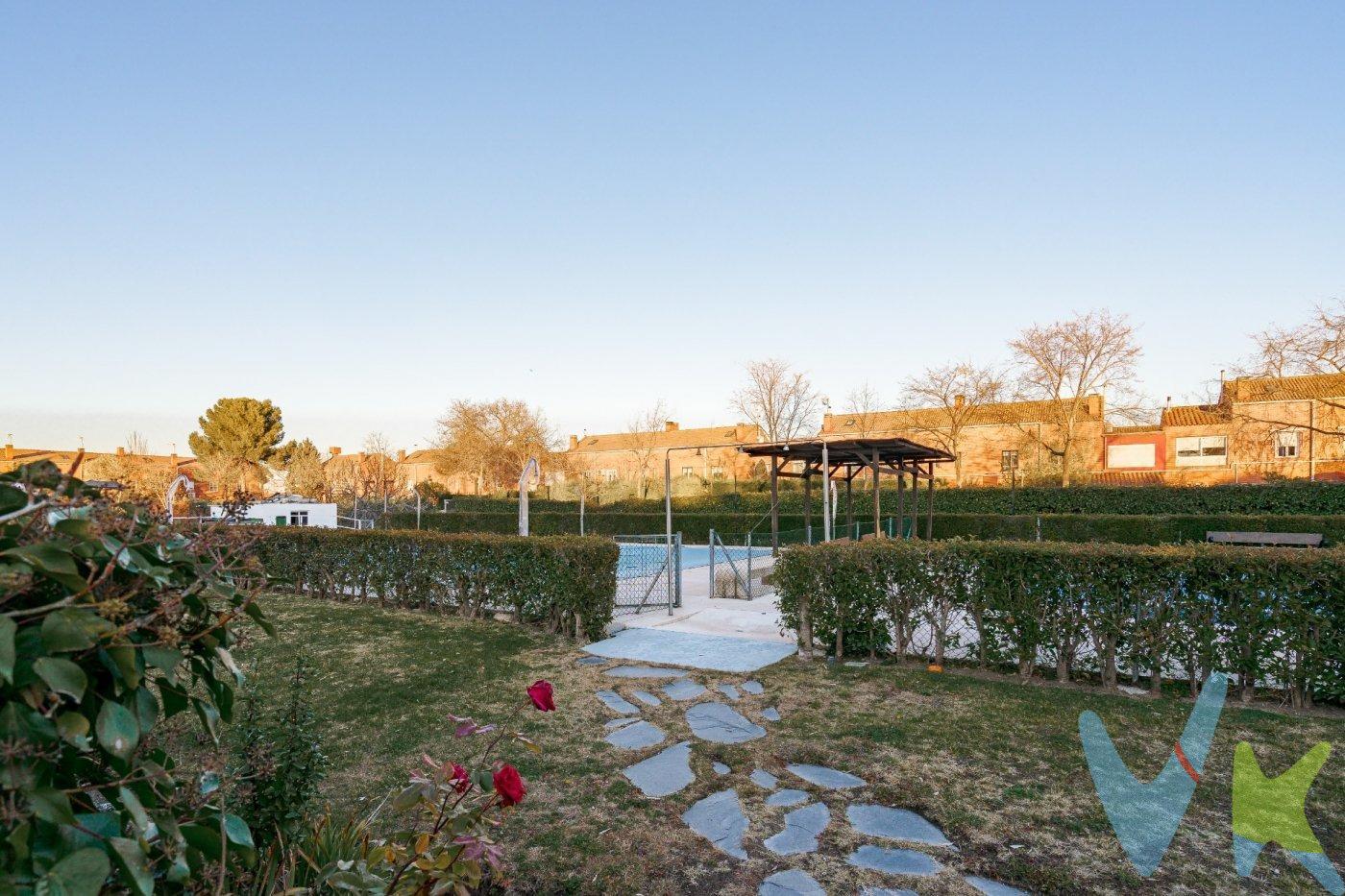 Vivienda Familiar en Santa Marta: Chalet Adosado con Todas las Comodidades🌟. REFORMA SEMI-INTEGRAL.   Descubre este espectacular chalet adosado ubicado en Santa Marta, una de las mejores urbanizaciones de Rivas-Vaciamadrid. A tan solo 16 km de Madrid, con excelentes conexiones por la A-3 y la línea 9 de Metro, esta vivienda es ideal para quienes buscan comodidad, amplitud y una alta calidad de vida. 🏡 Características Principales. ✅ Planta Baja. Hall de entrada. Amplio salón-comedor con chimenea y acceso a un porche trasero de 131 m² con salida directa a las zonas comunes. Cocina equipada con salida al porche. Aseo de cortesía. ✅ Primera Planta. Habitación-salita de 20 m². Tres dormitorios con armarios empotrados. Dos baños completos, uno en suite en el dormitorio principal. ✅ Buhardilla. Espaciosa y funcional, con armarios en los laterales. Techo de madera con ventana Velux y trastero adicional. ✅ Porche Delantero. 70,39 m² de espacio extra para disfrutar en familia. ✅ Garaje. Plaza de garaje cerrada de 20 m² con acceso a ambos porches. Cubierta adicional y puerta eléctrica a la calle. 🔨 Reformas y Mejoras (2020). Reforma semi-integral de toda la vivienda. Carpintería exterior Climalit con rotura de puente térmico y acústico. Ventanas oscilobatientes. Carpintería interior de madera. Cocina y baños completamente renovados.  Tuberías cambiadas. Suelos de hormigón prensado en los porches. Doble puerta de entrada y tuberías nuevas. 🌳 Zonas Comunes Exclusivas Ubicado en una de las mejores urbanizaciones de Rivas, con amplias zonas de esparcimiento y servicios:. 🏊 Piscinas. Agua salada. 🎾 Pista de pádel. ⚽ Campo de fútbol. 🪑 Zonas de descanso con mesas y bancos. 👶 Parque infantil y jardines. 📍 Ubicación y Servicios en Rivas-Vaciamadrid. 🏫 Oferta educativa excepcional: 22 escuelas infantiles, 15 colegios públicos, 5 institutos y 3 colegios privados. 🚇 Transporte inmejorable: 3 estaciones de la línea 9 de Metro de Madrid para un rápido acceso a la capital. 🏙 Ciudad inteligente: Rivas es una de las principales ‘Smart Cities’ europeas y se encuentra entre las 50 ciudades con mayor renta neta anual por habitante. 📞 ¡No dejes pasar esta oportunidad! ¿Quieres más información? Contáctanos y agenda una visita. Además, te ofrecemos un estudio financiero gratuito para ayudarte a conseguir tu préstamo hipotecario. 📩 ¡Llámanos hoy mismo y ven a conocer tu nuevo hogar!. ⚠ Certificación Energética: "D" ⚠ Impuestos y gastos NO INCLUIDOS: ITP o IVA, Notaría, Registro, Gestoría, Tasación, etc.
