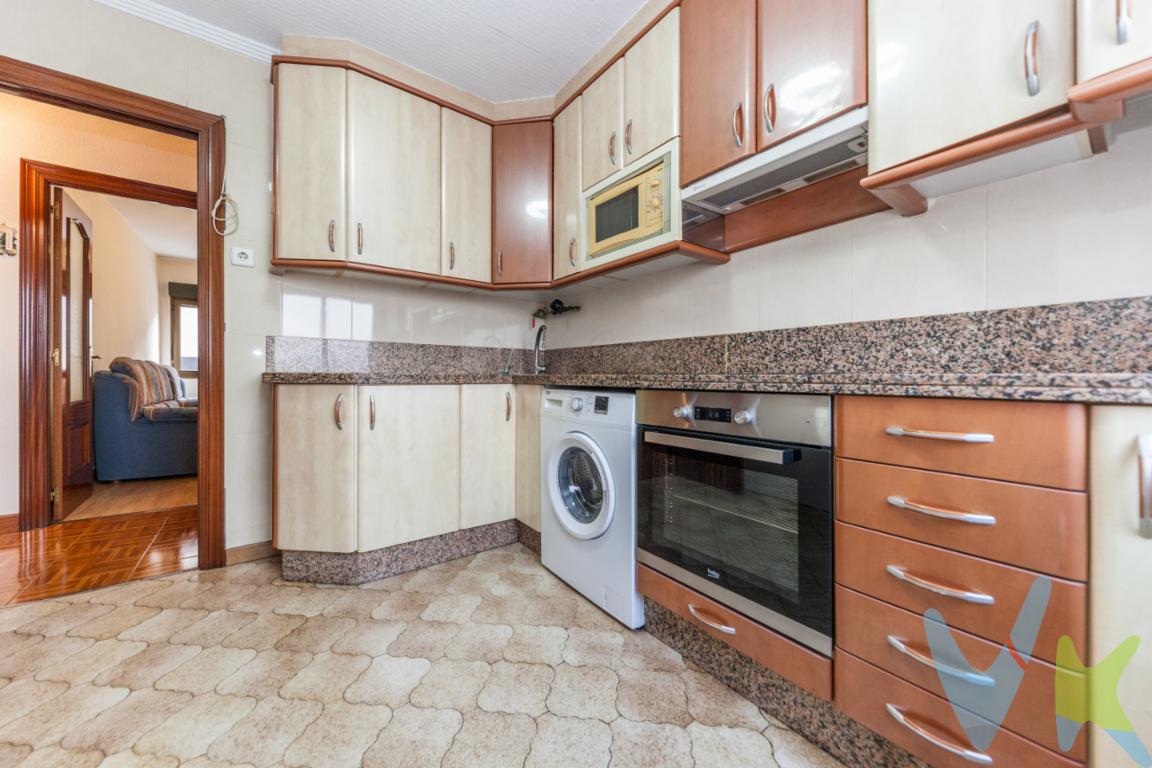 Venta de vivienda situada en Pumarin, de dos habitaciones, un baño , cocina independiente y sala de estar.Esta vivienda es ideal para vivir o para inversión de alquiler, ya que es uno de los barrios con mas demanda actualmente, y con todos los servicios en la zona, colegios , supermercados,  muy bien comunicada .Es una oportunidad única, no lo deje pasar .Llámenos.Gastos e impuestos no incluidos en el precio. Honorarios de intermediación inmobiliaria a cargo del vendedor y honorarios de mediación inmobiliaria del 2% más I.V.A. con un mínimo de 2000 euros más I.V.A a cargo del compradorA título orientativo, en segundas transmisiones, el comprador abonará el Impuesto sobre Transmisiones Patrimoniales (ITP). Para consultar los porcentajes del ITP en Asturias puede hacerlo a través de la web oficial de servicios tributarios del Principado de Asturias https://sede.tributasenasturias.es/sites/sede/default/es_ES/Que-quieres-hacer/Transmisiones-Patrimoniales-y-AJD. La base imponible será el mayor valor entre precio de compraventa, tasación o valor de referencia catastral. Gastos de notaría y registro según aranceles variables según precio, número de copias y complejidad.  El comprador escoge libremente notario. El vendedor asume la plusvalía y el resto de gastos son del comprador. Si se precisa hipoteca: Tasación, condiciones y costes bancarios según entidad elegida por el comprador; así como los gastos de gestoría y cualesquiera otros inherentes a la formalización de la compraventa. De acuerdo con la ley, no se incluyen en el precio otros gastos o tributos que legalmente correspondan al comprador.. El consumidor tiene derecho, conforme a la normativa vigente, a disponer de información y documentación adicional relativa al inmueble y condiciones de la compraventa, accesible en la sede física . La agencia actúa exclusivamente como intermediaria en la operación. Cualquier compraventa y sus condiciones quedan sujetas en todo caso a la aceptación expresa del vendedor del inmueble y a la posterior formalización del correspondiente contrato. El presente anuncio tiene carácter meramente informativo; la información suministrada se corresponde con la disponible a la fecha de publicación, pudiendo variar en función de las circunstancias o actualizaciones legales, contractuales y fiscales.