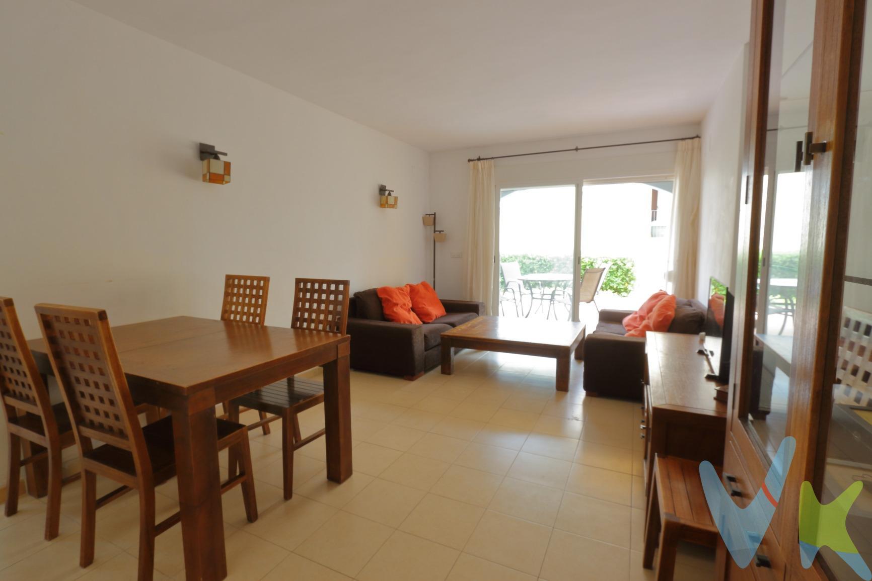 🏡 Bajo en venta en El Verger - Alicante. ✨ Lo que lo hace único:. 1. Bajo de esquina con amplio jardín,  proporcionando un espacio exterior excepcional para relajarse, reunirse o dejar que los niños jueguen con total seguridad. 2. Gran Urbanización con piscina de adultos, piscina infantil, extensa zona verde, parque infantil y pista de pádel. 3.Trastero y garaje incluido en el precio. 4. Ubicación: junto al Polideportivo Tonus. 5. Población tranquila y a tan sólo 5 min. de Denia. 🔑 Distribución:. 3 habitaciones dobles. 2 baños completos. Cocina independiente. Salón con acceso directo al jardín. . 📞 ¡No dejes pasar esta oportunidad y agenda tu visita!. . El comprador tendrá un coste adicional correspondiente al servicio de gestión, asesoramiento y acompañamiento en todo el proceso de compra. Dicho importe, el mobiliario, la decoración y los impuestos no están incluidos en el precio publicado. . . . 