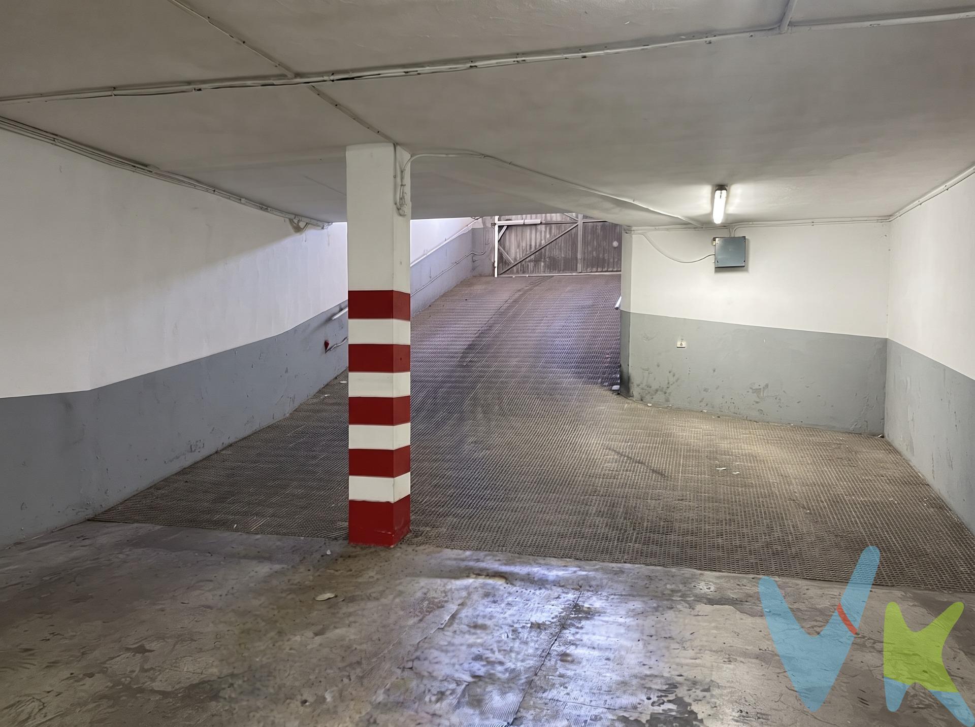Oportunidad única de adquirir una amplia plaza de garaje en  zona de Cortadura, Cádiz. Este espacio cuenta con unas dimensiones generosas que permiten aparcar cómodamente tanto un coche grande como motos adicionales. Su ubicación privilegiada garantiza fácil acceso y proximidad a la playa, ideal para aquellos que desean disfrutar del mar sin preocuparse por el estacionamiento, esta propiedad se presenta como una inversión inteligente para residentes locales. Periodo de validez de la publicación 31/12/2026. Honorarios de agencia: 3% más IVA (21%) del precio de compraventa. Se hace constar que la agencia efectúa una labor de intermediación, y que las condiciones finales de la compraventa quedan sujetas a la aceptación expresa de la parte vendedora y formalización del contrato de compraventa. Gastos aproximados de comprador en concepto de Aranceles notariales y Registro de la Propiedad: 900 € - 1.500 €, variables según operación (Real Decreto 1426/1989 y Real Decreto 1427/1989). Operación sujeta a I.T.P. (7%) (Ley 5/2021, de 20 de octubre, de Tributos Cedidos de la Comunidad Autónoma de Andalucía). *Estimación tipos generales de gastos de compra según ley. Todos los porcentajes son aplicables sobre precio de compraventa del inmueble o valor de referencia catastral. Gastos particulares de financiación por cuenta de comprador no incluidos. Consulte con nosotros si tiene bonificaciones en su caso concreto, estaremos encantados de asesorarle con todo detalle.  o visitantes frecuentes a la ciudad. No pierda esta oportunidad; contáctenos hoy mismo para más información.