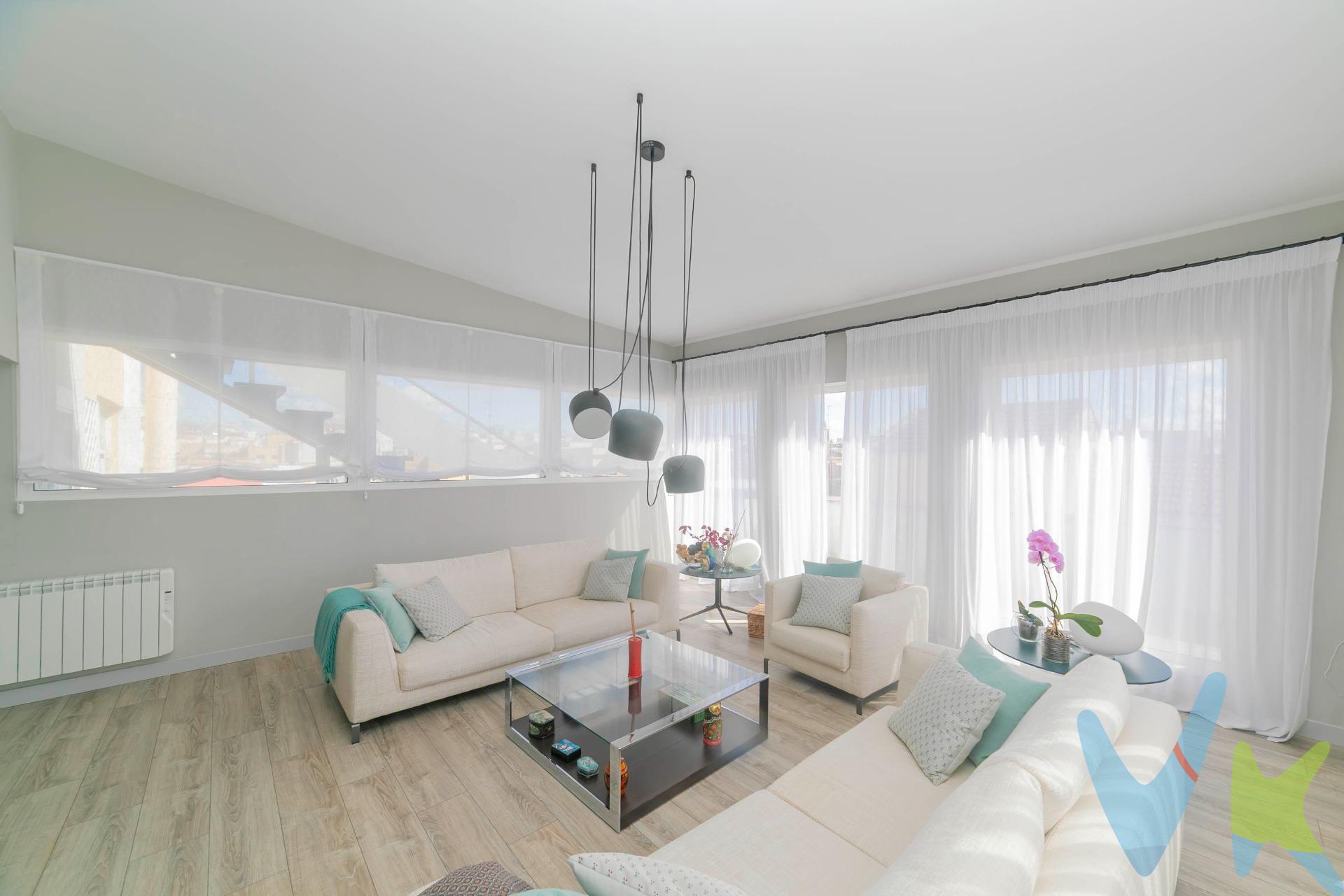 Descubre una joya en el corazón de Madrid: un impresionante ático dúplex de 360 m2 que redefine el lujo y la exclusividad. 🏡 Distribución excepcional:. •	3 amplios dormitorios dobles, incluyendo una majestuosa suite principal con vestidor, baño privado con ducha y bañera, y un acogedor espacio de oficina. •	2 baños completos con diseño moderno y acabados de alta calidad. •	Cocina totalmente amueblada y equipada, con elegantes puertas correderas de cristal templado que la integran con el espectacular salón de más de 70 m2. •	Salón con dos ambientes diferenciados: zona de comedor y acogedora zona de estar, bañada en luz natural gracias a sus ventanales panorámicos. •	Terraza perimetral con acceso directo desde el salón, ideal para disfrutar del aire libre y de las vistas despejadas. •	Aire Acondicionado en todas las estancias. Calefacción central. Ascensor. Conserje. 🏙️ La joya de la vivienda: su terraza superior. En la planta alta, un oasis privado te espera: una terraza de ensueño con vistas 360º a Madrid. Disfruta de:. •	Un espectacular porche donde relajarte o recibir invitados. •	Una cocina exterior completamente equipada para tus celebraciones. •	Un cuarto de baño para mayor comodidad. •	El lugar perfecto para organizar inolvidables fiestas veraniegas, noches de descanso bajo las estrellas y barbacoas con la ciudad a tus pies. 🏢 Estudio independiente, perfecto para tu hijo adolescente o alquilar, familiares/huéspedes o empleados del hogar. Además, la vivienda cuenta con un estudio independiente con:. •	Cocina americana totalmente equipada. •	Baño completo con acabados de alta calidad. •	Salón-dormitorio funcional y acogedor. •	Terraza privada de 40m² con espectaculares vistas de todo Madrid, ideal para relajarse y desconectar. 🏘️ Ubicado en una de las mejores zonas de Chamberí, con una conexión inmejorable y rodeado de todos los servicios, comercios y zonas verdes. 🚀 Si buscas una propiedad exclusiva, espaciosa y con las mejores vistas de Madrid, ésta es tu oportunidad!. ✨ Llama ahora y ven a visitar el cielo de Madrid. ✨ . El comprador tendrá un coste adicional correspondiente al servicio de gestión, asesoramiento y acompañamiento en todo el proceso de compra. Dicho importe, el mobiliario, la decoración y los impuestos no están incluidos en el precio publicado. 