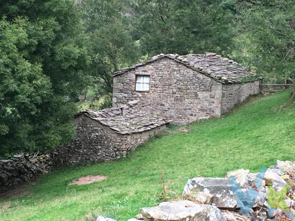 Refugio de paz en el corazón de los Valles Pasiegos: Tu sueño empieza en Yera ?¿Buscas desconectar del mundo y reconectar con la naturaleza? Te presentamos esta auténtica cabaña pasiega en el Barrio de Yera, Vega de Pas. Un lienzo en blanco de 168 m² esperando convertirse en el refugio de tus sueños. ?Lo que la hace única: ?Vistas 360°: Gracias a su orientación a los cuatro vientos, disfrutarás de luz natural y paisajes verdes durante todo el día. ?Espacio sin límites: Más de 15.000 m² de parcela privada, ideales para proyectos de agricultura orgánica, turismo rural o simplemente para asegurar tu total privacidad. ?Autenticidad: Estructura tradicional para reformar, permitiéndote conservar el encanto de la piedra y la madera con las comodidades modernas. ?Vive la Cantabria más pura. ¡Ven a diseñar tu futuro!