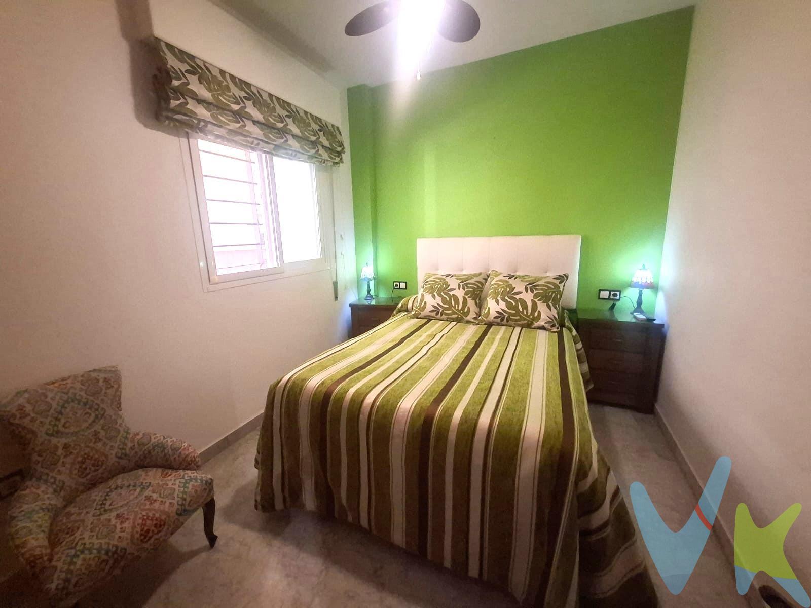 La mejor opción que puedas COMPRAR es este apartamento en CIUDAD EXPO. para INVERTIR, para VIVIR, por estar al lado de todo tipo de servicios pero vivir en la paz y naturaleza, con vista desde el salón a un gran jardín sin tener que mantenerlo. Buscas un apartamento COQUETO, LUMINOSO Y ESPLENDIDO. llama CORRE que VUELAAAAA. 51m2 construídos, dormitorio independiente con armario empotrado, baño, cocina REFORMADA abierta al salón que tiene salida a un patio de 14m2 donde poder disfrutar tooooodo el día. A/a centralizado cambiado hace 2 años, termo eléctrico nuevo,. comunidad 59.32€ mes. IBI 117.11€. zonas comunes con piscina, gym, pistas de padel, pista de tenis, bar. Llama sin compromiso. Informamos a nuestros clientes que el precio de venta no incluye lo siguiente: honorarios de la agencia inmobiliaria, impuestos (impuesto de transmisiones patrimoniales, i. V. A. o A. J. D. , en su caso), otros gastos de la compraventa (gastos de registro de la propiedad, notaría, gestoría, ni de posible financiación). Documento f. I. A. A disposición del consumidor según decreto 218/2005 junta de Andalucía. P. D. Por expreso deseo del propietario, este inmueble se comercializa en exclusiva, podemos proporcionarle toda la documentación informativa respecto al mismo, por lo que rogamos no molestar al propietario, poseedores/ocupantes de la vivienda o a los vecinos. Les agradecemos de antemano su colaboración.