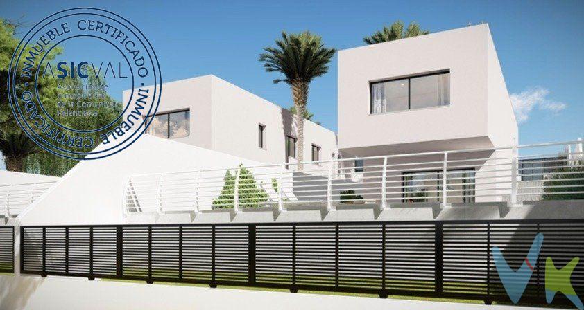 Si estas deseando una vivienda muy cerca de parques y piscinas naturales, rodeada de montañas y zonas verdes de alto valor ecológico este terreno es tu oportunidad.  .  Esta parcela por su ubicación y posibilidades es lo que estas buscando¡¡¡¡.  .  Hemos preparado un proyecto de dos viviendas unifamiliares en parcelas de 469,63 y 471,81 metros cada una, con varias posibilidades de metros construidos de vivienda distribuidos en dos plantas con una distribución singular a la par en función de tus necesidades  y con  unas vistas  impresionantes de Valencia. Las viviendas gozan de luz natural potenciando al máximo la luminosidad y la eficiencia energética. El usuario podrá disfrutar de una privilegiada zona verde con piscina en el interior.  .  Calicanto es una exclusiva urbanización muy tranquila  repartida en tres municipios de la provincia de Valencia: Chiva, Torrente y Godelleta, a lo largo de la sierra Perenxisa. La urbanización está dividida en varias zonas o colonias, como San Miguel, Santo Domingo o Cumbres.  Muy bien comunicada, tanto con la ciudad de Valencia, por la CV-36 o por la A-3, a unos 20 kilómetros; como con el interior de la península por la A-3, y con el norte y el sur del mediterráneo por la A-7.  Muy cerca también del aeropuerto internacional de Manises, a unos 15 km y a tan solo 10 km tenemos el Club de Golf El Bosque.  .  Una zona consolidada que dispone de servicios y colegios como el Colegio Internacional de Levante, el Colegio Julio Verne o el Colegio Santa Teresa.  .  Si estas interesado, me encantaría enseñarte la parcela y el proyecto de estas dos viviendas que presentamos en la publicación con infografías de como se podría quedar y que estos seguro que te encantará.  .  Para más facilidades si lo que estas buscando es únicamente una de las dos parcelas, se podría comprar solamente la mitad del terreno.  ---------------------------------.  Por mandato expreso del propietario, comercializamos este inmueble en exclusiva, lo que le garantiza el acceso a toda la información, a un servicio de calidad, un trato fácil, sencillo y sin interferencias de terceros. Por este motivo, se ruega no molestar al propietario, a los ocupantes de la propiedad o a los vecinos. Muchas gracias por su comprensión. Si usted es agente inmobiliario y tiene un cliente para este inmueble, llámenos: estaremos encantados de colaborar.