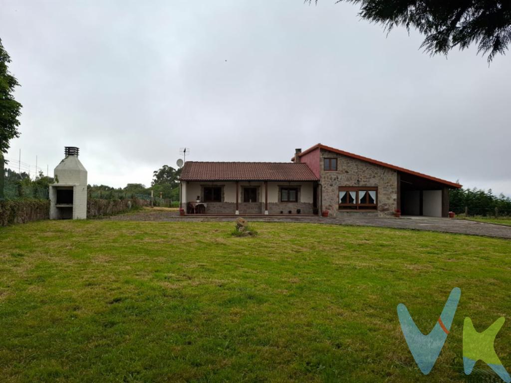 Tu lugar perfecto, tranquilo, sosegado, donde poder pensar, leer, relajarte, dejar pasar el tiempo sin nada que hacer....así nos vemos en esta preciosidad de casa, en un entorno como Oles, con el encanto del campo, pero muy a mano de todo si queremos volver al bullicio.Se trata de una casa que mezcla perfectamente lo moderno con lo singular de lo tradicional, con una superficie útil de más de 140m2, construida en el año 2000. Tiene dos alturas, en la planta baja hay un garaje para  dos coches y motos. Tenemos una cocina independiente con una amplia zona de comedor, un salón, el dormitorio principal, vestidor y un altillo que puede hacer las veces de dormitorio auxiliar. Además hay dos baños completos, uno de ellos en suite. En la planta abuhardillada hay un espacio de juegos y ocio muy grande y un dormitorio independiente. Calefacción a gasoil por radiadores, ventanas de aluminio climalit. Estamos seguros que os gustará,!!!!. Lo vemos?En el precio del inmueble no se incluyen los gastos de Notaría, Registro e Impuestos asociados a la operación. 