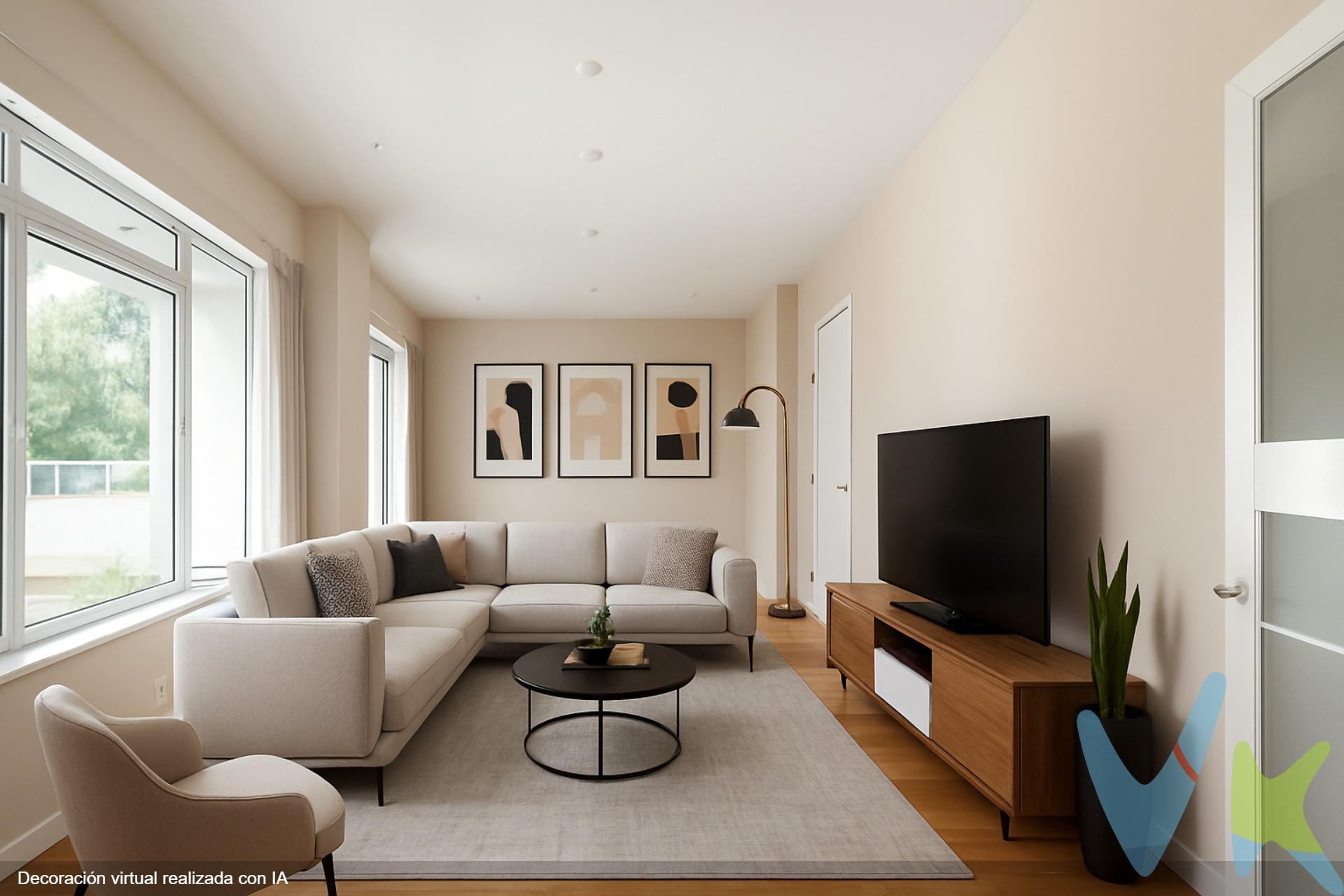 ¿Buscas una vivienda luminosa, con grandes posibilidades y ubicada en una de las zonas más codiciadas de Madrid? ¡Esta es tu oportunidad!. Te presentamos esta magnífica propiedad situada en la calle Fernández de los Ríos, en pleno corazón de Chamberí, uno de los barrios más emblemáticos y con mayor demanda de la capital. Disfruta de un entorno lleno de vida, con todos los servicios al alcance: comercios, colegios, zonas verdes, una excelente oferta gastronómica y una conexión inmejorable con el resto de la ciudad gracias a su proximidad al metro y a múltiples líneas de autobús. La vivienda, ubicada en una primera planta exterior haciendo esquina, cuenta con 151 m² construidos y se caracteriza por su excelente luminosidad, gracias a sus amplios ventanales que permiten la entrada de luz natural durante todo el día. . Se distribuye actualmente en:. 4 dormitorios. 2 baños completos + 1 aseo. Amplio salón-comedor de 30 m². Gran cocina independiente. ¡Y aquí viene lo mejor! La finca ha sido íntegramente rehabilitada, alcanzando la máxima calificación energética gracias a importantes mejoras como:. Sistemas de aislamiento de última generación. Instalación de aerotermia. Placas solares. Fachada y zonas comunes renovadas. Una inversión pensada para el presente y el futuro, que combina eficiencia energética, sostenibilidad y ahorro en el consumo. La vivienda necesita reforma integral, lo que te brinda la posibilidad de personalizar cada espacio a tu gusto y diseñar el hogar que siempre has soñado, con la distribución y acabados que mejor se adapten a tu estilo de vida. El comprador tendrá un coste adicional correspondiente al servicio de gestión, asesoramiento y acompañamiento en todo el proceso de compra. Dicho importe, el mobiliario, la decoración y los impuestos no están incluidos en el precio publicado. No dejes pasar esta oportunidad de vivir o invertir en una de las zonas más exclusivas de Madrid, en un edificio moderno y eficiente, con todo el potencial que solo una vivienda como esta puede ofrecer. Contáctanos para más información y para concertar una visita. ¡Te encantará!