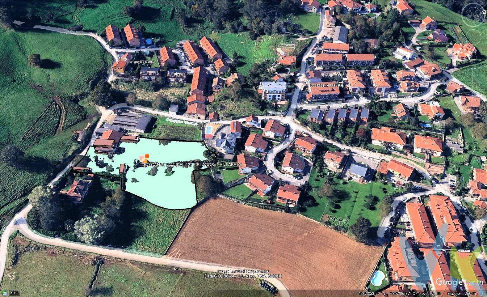 Finca de mas de 4.000 m² con posibilidad de segregar. La amplitud de la parcela permite desarrollar una residencia de alto nivel rodeada de jardines, zonas de ocio y espacios exteriores que garantizan privacidad, tranquilidad y una excelente calidad de vida. (60 % de ocupacion y 1,1 m²/m² de edificabilidad). Ubicadas en Oruña de Piélagos, combina la serenidad de un entorno natural y residencial con una magnífica conexión a Santander,  y a algunas de las playas más atractivas de Cantabria. A solo 15 minutos del centro de Santander, a 10 minutos de las playas de Liencres, con acceso rápido a la Autovía A-67, que conecta cómodamente con Santander y Torrelavega. Entorno residencial consolidado y de baja densidad. Máxima privacidad y exclusividad. Excelente orientación y accesos. En una de las zonas residenciales más valoradas de Piélagos, presentamos una oportunidad excepcional para construir una vivienda única en un entorno privilegiado. Los impuestos, gatos de notaría y registro no están incluidos en el precio. 