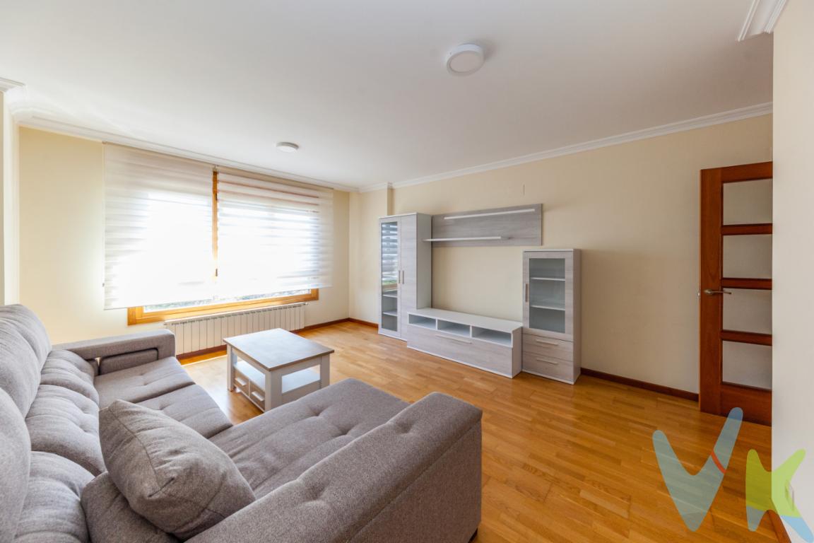 VENTA. Ponemos en venta piso ubicado en el Natahoyo en la Avenida Jose Manuel Palacio Alvarez, en un edificio seminuevo y de muy buena construccion.La vivienda se encuentra en la cuarta planta de un buen edificio que dispone de ascensor, debido a la altura la vivienda goza de una excelente luz  y muchisimo sol en todas las estancias.La zona en la que se encuentra es una zona con mucho valor añadido ya que esta proxima a la zona de Moreda, zonas verdes y rutas, tambien tiene mucho atractivo su cercania a las playas y una muy buena comunicacion, cerca de la estacion de tren, paradas de autobus, centro de salud, supermercado y colegio en las inmediaciones.El piso cuenta con 81 metros cuadrados construidos y 70 metros cuadrados útiles, con una excelente distribuccion y amplitud de todos sus huecos.Esta distribuido en 2 amplias habitaciones con armario empotrado, gran salon con vistas despejadas, cocina completamente equipada  y con terracita muy soleada y 2 baños (uno de ellos incluido en la habitacion principal). Su distribución y tamaño son perfectamente adecuados para cubrir todas la necesidades de un piso familiar y acogedor.La vivienda cuenta con servicios de suministros de gas natural para el agua caliente y la calefacción.La vivienda tiene ademas un amplio trastero en bajocubierta con ventilacion y luz natural.No deje de visitarlo y comprobar que tiene todo lo que necesitas para tu nuevo hogar!!En el precio del inmueble no estan incluidos las gastos de registro, notaria e impuesto de trasmisisones.
