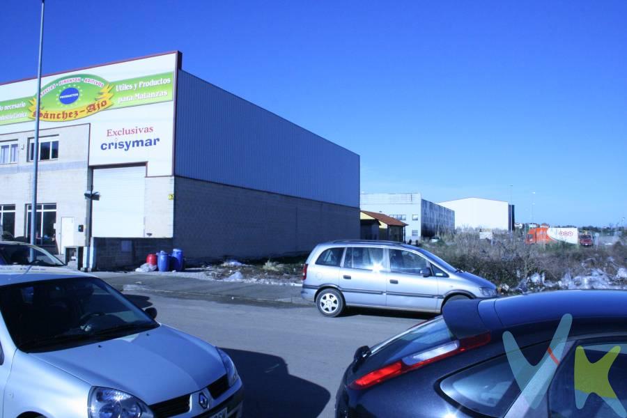 Terreno industrial con Proyecto y Licencia en Polígono De Heras, 1000 m. superficie parcela. En primera línea. Escaparate autovía. Con contrato publicitario. Vistas despejadas, zona de paso. Proyecto y licencia pagados y al día. TRANSPARENCIA GESTIÓN INMOBILIARIA:. Sujeto a decisión última del cliente propietario. Al precio se añadirán Impuestos, aranceles de Notaría y registro según legislación en vigor. Consultar resto de condiciones. 