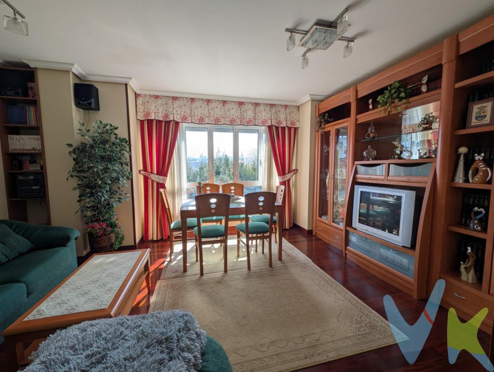  **Oportunidad única en Colindres - Piso en venta en excelente ubicación**Descubre este magnífico piso situado en el encantador municipio de Colindres, perfecto para quienes buscan una nueva residencia en un entorno tranquilo y bien conectado. A sólo unos minutos del transporte público, este inmueble ofrece la comodidad que necesitas para el día a día.Encontrarás en este piso una distribución óptima con tres habitaciones amplias que permiten una excelente entrada de luz natural, brindando a cada espacio un ambiente acogedor. La atención al detalle se refleja en el diseño interior, que ha sido cuidadosamente amueblado y equipado con modernos electrodomésticos de alta calidad, listos para ofrecer el máximo confort desde el primer día.Con un aseo bien distribuido y funcional, la practicidad está garantizada para ti y tus visitantes. La cocina, equipada con todos los electrodomésticos necesarios, se convierte en un espacio ideal para preparar deliciosas comidas y compartir agradables momentos con familiares y amigos.Situado en la segunda planta de un edificio construido en 1999, este inmueble ofrece 86 metros construidos y 87 metros útiles, lo que te proporciona un amplio espacio para vivir y decorar a tu gusto. Asimismo, el edificio cuenta con ascensor, facilitando el acceso sin esfuerzo para todas las edades, desde niños hasta personas mayores.La propiedad incluye un garaje, esencial para asegurar tu vehículo y eliminar el estrés de buscar estacionamiento. Además, dispone de un trastero privado que ofrece espacio adicional imprescindible para el almacenamiento de objetos personales.El edificio se inserta en una zona tranquila, rodeado de todas las comodidades necesarias. Desde supermercados, centros educativos, y centros de salud, hasta opciones de entretenimiento y restauración, todo lo que puedas necesitar está al alcance de la mano. La cercanía al transporte público te conecta fácilmente con el resto de la ciudad y sus alrededores, permitiendo rápidos desplazamientos.Este inmueble está diseñado para aquellos que valoran la calidez de un hogar acogedor sin comprometer la comodidad y la funcionalidad. Cada detalle ha sido considerado para ofrecer una experiencia de vida excepcional. La comunidad del edificio es amable y acogedora, creando un ambiente agradable para todos los habitantes.Iniciar una nueva vida en este espacio no solo es una inversión en tu bienestar, sino también una elección inteligente que combina calidad, confort y ubicación. No pierdas la oportunidad de conocer personalmente esta maravillosa propiedad. Estamos seguros de que al visitarlo, percibirás el gran potencial que ofrece para convertirse en tu próximo hogar.Contáctanos hoy mismo para concertar una cita y explorar todo lo que este piso puede ofrecerte. Déjate convencer por su encanto y descubre por ti mismo por qué Colindres es uno de los lugares más solicitados para vivir. Te esperamos para mostrarte más de cerca el que podría ser el hogar de tus sueños. 