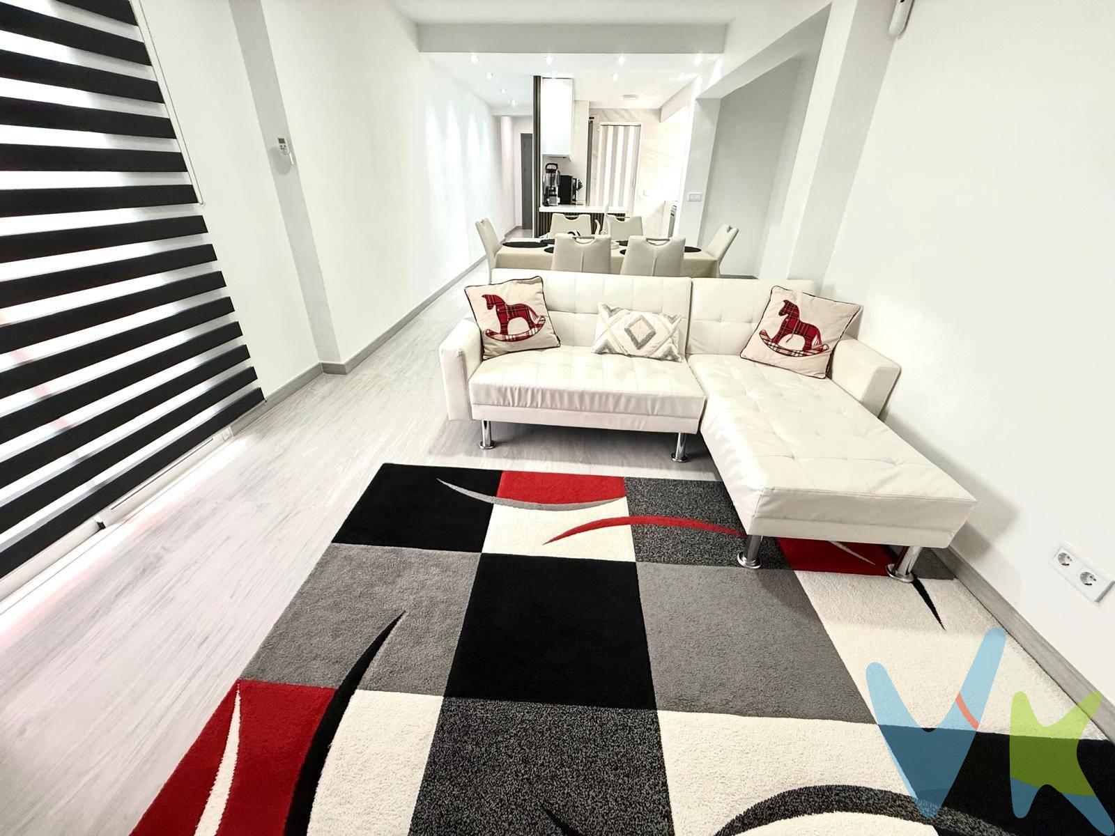 Te presentamos  en Exclusiva magnífica vivienda recién reformada, donde el estilo moderno se combina con espacios amplios, luminosos y muy bien aprovechados. Una propiedad pensada para quienes buscan confort, calidad y una distribución funcional sin renunciar al diseño. La vivienda cuenta con 97 m² construidos y se distribuye de manera equilibrada y cómoda:. Dos dormitorios dobles y un dormitorio individual. Amplio salón-comedor, muy luminoso. Cocina independiente, totalmente equipada con electrodomésticos nuevos. Galería funcional. Balcón, ideal para disfrutar tanto de día como de noche gracias a sus agradables vistas. Se trata de un piso esquinero, totalmente exterior, lo que le aporta una excelente entrada de luz natural durante todo el día. Su orientación noroeste permite disfrutar de luminosidad constante sin necesidad de encender luces, además de una agradable ventilación cruzada que mejora el confort térmico de la vivienda. La finca se encuentra en muy buen estado y dispone de dos ascensores a cota cero, facilitando el acceso a personas con movilidad reducida. Una oportunidad ideal tanto como vivienda habitual para quienes buscan una propiedad moderna, luminosa y cuidada al detalle. La oferta está sujeta a cambios de precio o retirada del mercado sin previo aviso. Este anuncio en su conjunto, incluyendo textos, fotos, imágenes o cualquier otro contenido del mismo, no es vinculante dado que la información es ofrecida por terceros y puede contener errores. Se muestra a título informativo y no contractual. Número de Registro de Agentes de Intermediación Inmobiliaria de la Comunidad Valenciana: RAICV-3991. El precio no incluye lo siguiente: honorarios de la agencia inmobiliaria, impuestos (IVA, ITP) y otros gastos de la Compraventa (notaría, gestoría y registro). Por mandato expreso del propietario, comercializamos este inmueble en exclusiva, lo que le garantiza el acceso a toda la información, a un servicio de calidad, un trato fácil, sencillo y sin interferencias de terceros. Por este motivo, se ruega no molestar al propietario, a los ocupantes de la propiedad o a los vecinos. Muchas gracias por tu comprensión. Si eres agente inmobiliario y tienes un cliente para este inmueble, llámanos: estaremos encantados de colaborar.