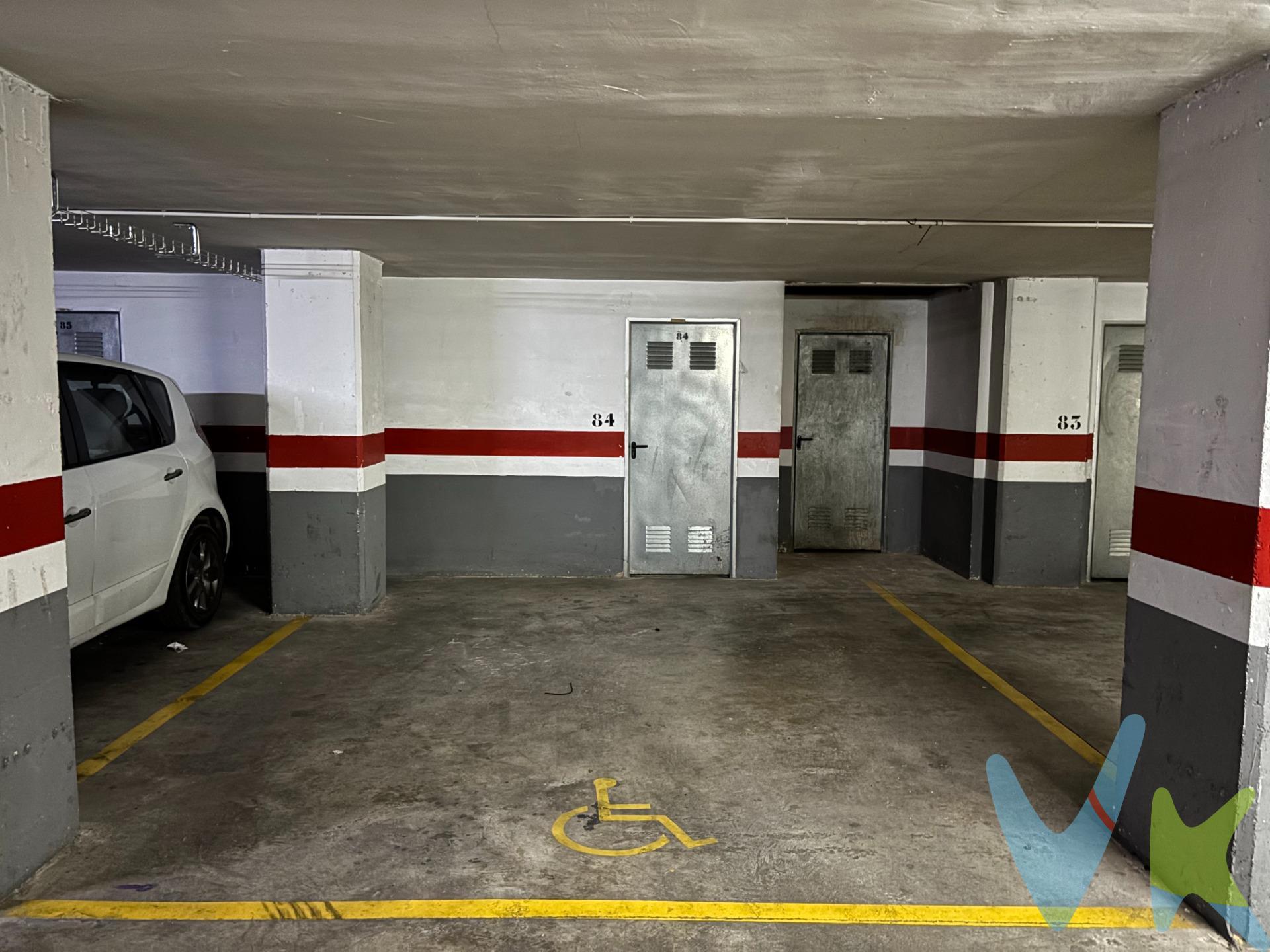 Se vende amplia plaza de garaje adaptada a minusválidos junto a trastero en el sótano primero del edificio. Cómodo acceso y maniobra.