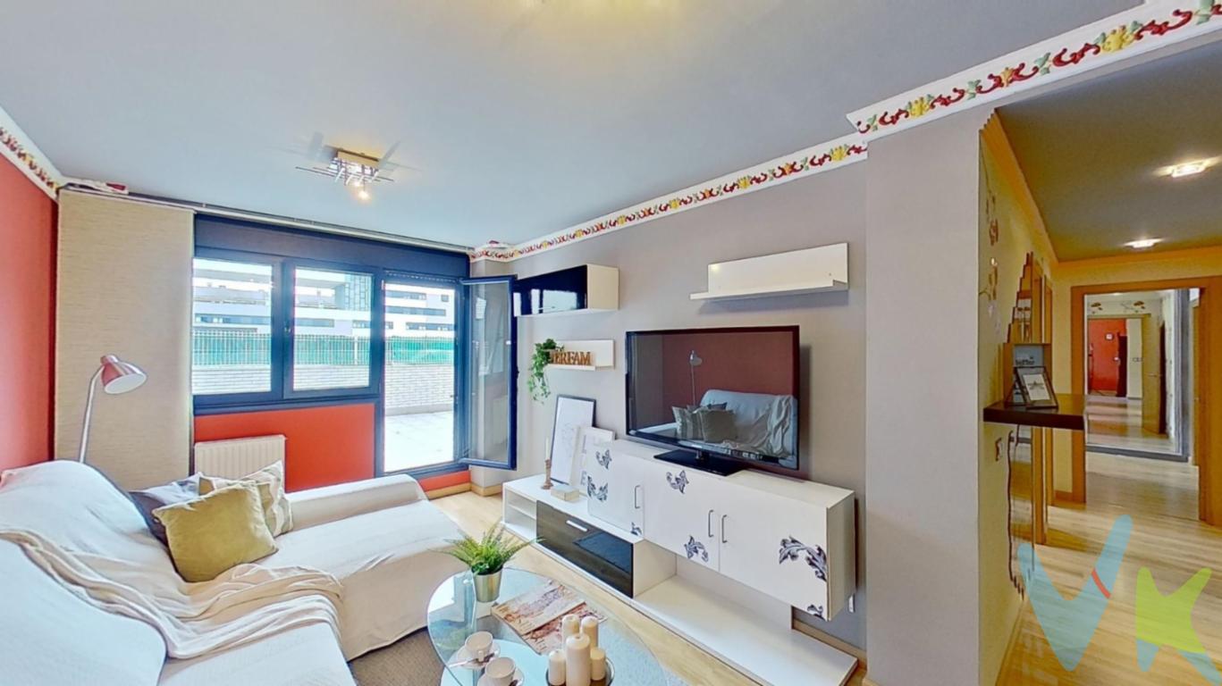   ¡El piso actual y con espacio exterior que estabas buscando
Tu vida soñada!
  Si buscas un hogar lleno de luz con una gran terraza, ¡has llegado al lugar indicado! Este es un exclusivo piso, listo para entrar a vivir, con una orientación sur privilegiada que garantiza una luminosidad excepcional durante todo el día y una terraza impresionante, soleada y con tanto espacio que se convertirá en un espacio de encuentro familiar.
  Características destacadas:
  
    3 dormitorios: Uno de ellos con salida a la espaciosa y soleada terraza.
    2 baños completos: Comodidad y funcionalidad para tu día a día.
    Cocina de diseño: El corazón de tu hogar, donde crearás los mejores momentos junto a tus seres queridos.
    Amplio salón con salida a la gran terraza: Perfecto para relajarte, recibir visitas o disfrutar de momentos de ocio.
  
El piso es espectacular, pero ¿has imaginado las posibilidades de su gran terraza exterior?. Te dejamos una propuesta saludable.

  Con un total de 90 metros cuadrados construidos,  este piso en venta en Pola de Laviana, Asturias te ofrece un espacio generoso para que puedas desarrollar tu vida según tus gustos y las necesidades de la familia. Además, cuenta con comodidades adicionales como ascensor y trastero, añadiendo funcionalidad y confort a tu día a día.

  ¡Descubre tu Nuevo Hogar en Pola de Laviana, Asturias!

Este encantador piso en venta en Pola de Laviana, Asturias, es mucho más que una simple propiedad; representa la oportunidad de sumergirte en un concejo lleno de vida tranquila y un entorno natural espectacular. Situado en las proximidades del Parque Natural de Redes, un espacio protegido de belleza incomparable, te ofrece la posibilidad de conectar plenamente con la naturaleza y disfrutar de sus paisajes únicos.

  Aquí encontrarás todo lo que necesitas para el día a día familiar: colegios, institutos, centros de salud, comercios, supermercados, bancos y más. Además, su estratégica ubicación te coloca a poco más de media hora de Gijón, Oviedo y de las principales playas de la costa central asturiana, así como de las estaciones invernales de esquí más destacadas de la región.

  Vivir en Pola de Laviana es disfrutar de la tranquilidad y la belleza natural de Asturias, sin renunciar a la comodidad y la cercanía a los principales servicios y puntos de interés.
 ¡No dejes pasar esta oportunidad única de establecer tu hogar en este maravilloso rincón del norte de España!

El precio de la propiedad no incluye los gastos de impuesto de transmisiones patrimoniales, notariales ni de registro

