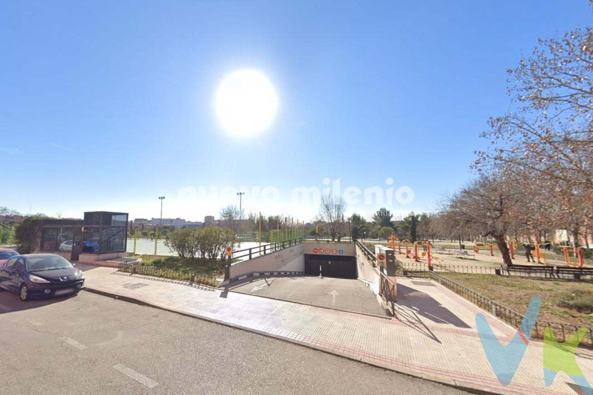 Se vende plaza de GARAJE en el aparcamiento situado bajo el Parque Alfredo Nobel, con entrada por calle Arces, en el barrio de Las Retamas de Alcorcón.

Las condiciones de la venta establecen que el comprador deberá abonar un importe adicional fijo de 500 €, más 21% de IVA, sobre el precio publicitado.