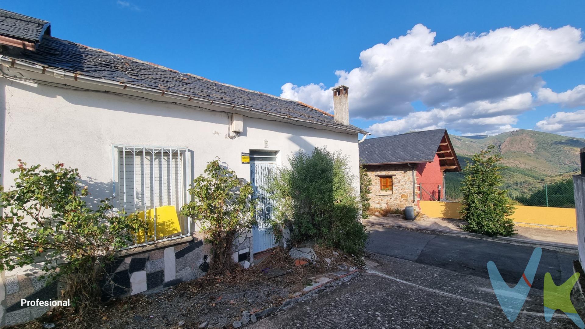 Imagina despertar cada mañana en un rincón mágico del Bierzo, donde la tranquilidad del pueblo minero de Onamio (León) se mezcla con el aire puro de la montaña. Esta acogedora casita para reformar es mucho más que una vivienda: es una oportunidad de crear tu refugio soñado en plena naturaleza, con unas vistas increíbles que cada día te recordarán lo que significa vivir despacio, en paz y con plenitud. Con 2 habitaciones, un baño, un cálido salón con chimenea y una terraza perfecta para disfrutar del sol y del buen clima, este hogar espera a que lo transformes en ese lugar especial donde compartir momentos únicos con familia, amigos o contigo mismo. Onamio es un pueblo con historia, con raíces mineras y alma auténtica, donde la vida se siente diferente: más sencilla, más verdadera. ✨ Haz de esta casita tu nuevo proyecto de vida y empieza a soñar despierto frente a las montañas. Ven a verla y haznos tu mejor OFERTA!!!!!. Por mandato expreso del propietario, comercializamos este inmueble en exclusiva, lo que garantiza el acceso a toda la información, a un servicio de calidad, en un trato fácil, sencillo y sin interferencias de terceros. Por este motivo, se ruega no molestar al propietario, a los ocupantes de la propiedad o a los vecinos. Muchas gracias por su comprensión. 