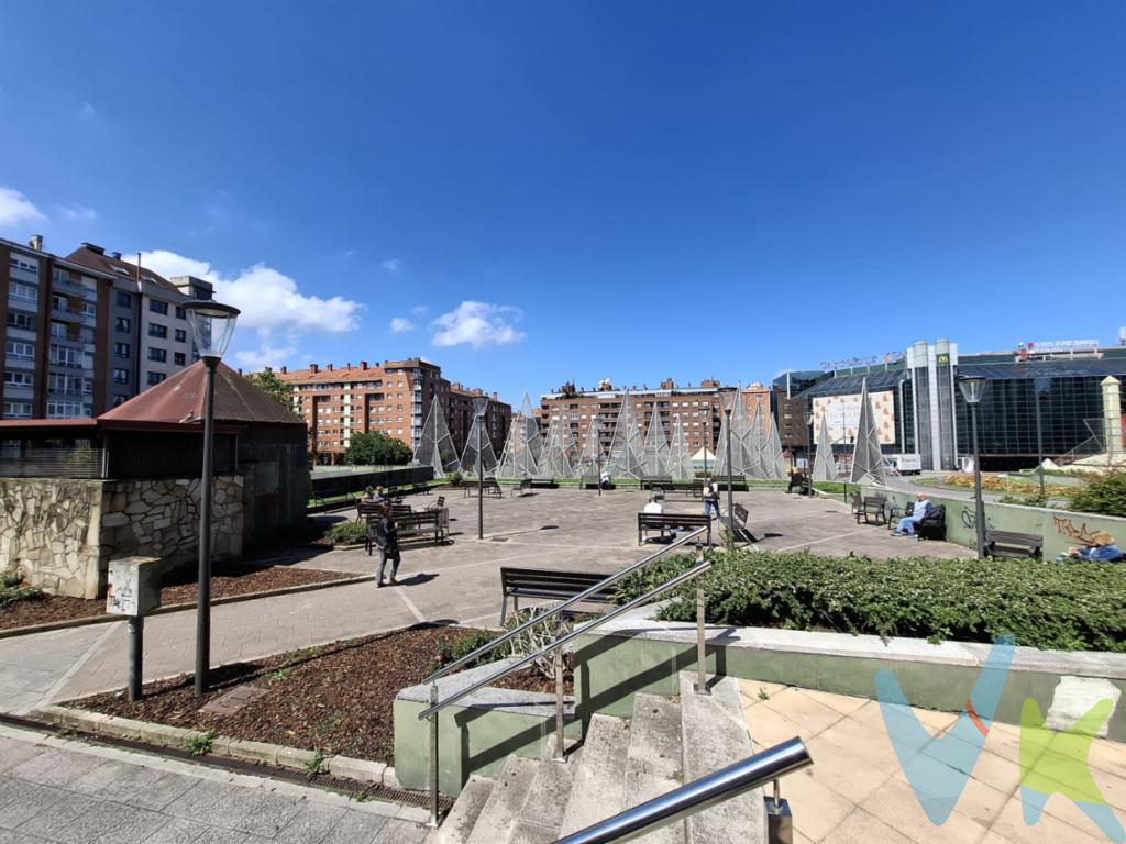 Para los que buscáis un hogar, para los que quieren pasar temporadas en Gijón o bien los que buscan una inversión,...este piso es perfecto, un lugar desde el que poder disfrutar de todo lo que nos ofrece la cuidad, muy cerca del centro, desde ahí podemos ir a la Playa andando, al Paseo de Begoña, a la Plaza de Europa..., bien comunicado con el resto de la ciudad y con todo lo necesario al alcance.Es una 5ª planta exterior de tres dormitorios, salón, cocina independiente y un baño. El edificio dispone de ascensor, la calefacción y el agua caliente sanitaria se suministra por gas ciudad.Estamos seguros que os gustará, lo vemos?En el precio del inmueble no se incluyen los gastos de Notaría, Registro e Impuestos asociados a la operación.