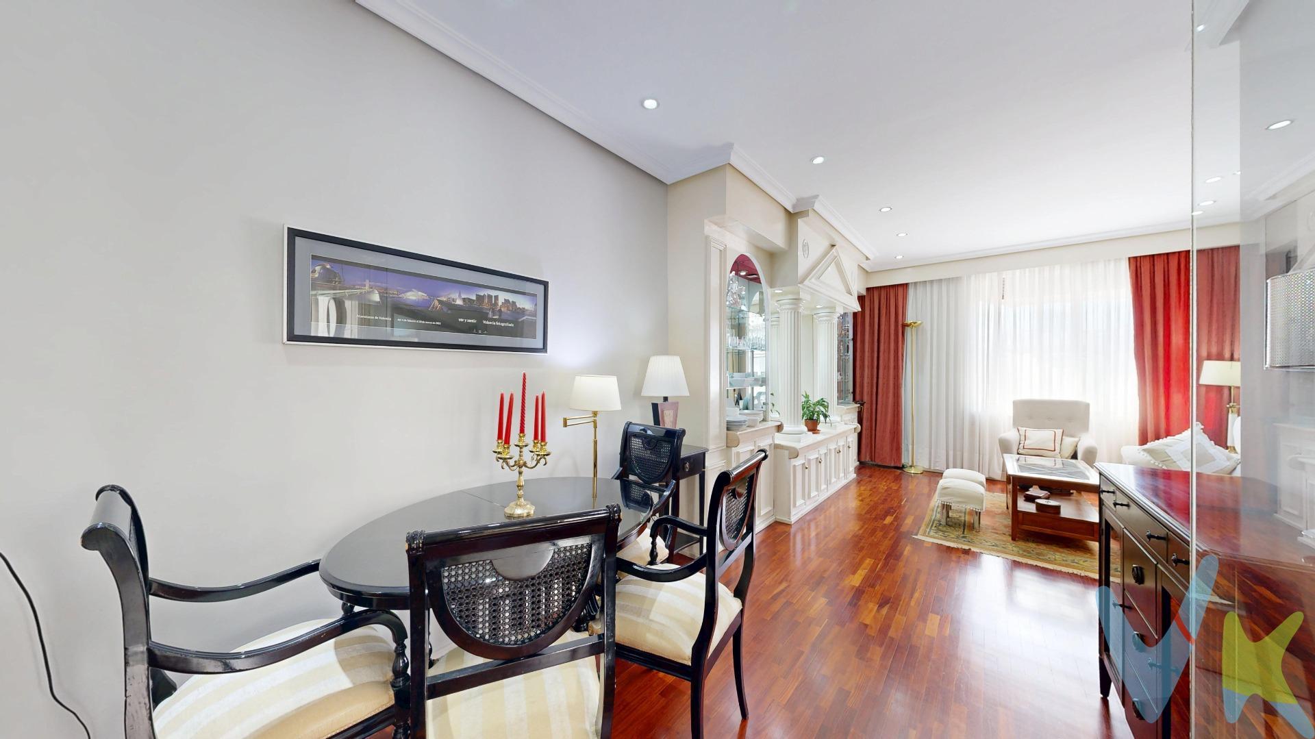 ¿Buscas un hogar que combine amplitud, vistas despejadas y una ubicación envidiable? Este piso en plena Avenida del Puerto es la vivienda que estabas esperando. Es especial por sus techos altos que  aportan una sensación de libertad y elegancia difícil de encontrar hoy en día. Gracias a su doble orientación, la vivienda disfruta de una ventilación cruzada excelente. Cuenta con tres habitaciones, dos baños completos y una cocina independiente, ideal para familias o quienes buscan espacio extra. Vivirás en una de las arterias más dinámicas de Valencia, a medio camino entre el centro y el mar.  A un paso de todo, a escasos minutos caminando de la Ciudad de las Artes y las Ciencias y de la brisa de la playa.Parada de autobús casi en la puerta y excelentes comunicaciones por transporte público. Rodeado de supermercados, colegios, farmacias, centros de salud y una amplia oferta gastronómica. Olvídate de buscar sitio para aparcar, ahora tienes la posibilidad de adquirir una plaza de garaje adicionalmente. No pierdas la oportunidad de vivir en este estupendo piso listo para entrar a vivir. Ven a visitarlo, te encantará!. Gastos e impuestos no incluidos en el precio de venta.La compra conlleva unos gastos para el comprador: Gastos de notaria y registro (según aranceles y copias)que oscilan entre 1,5% y el 2,5%,  ITP general (10%) según normativa y los honorarios de la agencia inmobiliaria 2,5% más IVA(21%), del precio final de compra.Agencia inscrita en el registro de agentes de intermediación inmobiliaria de la Comunidad Valenciana RAICV0832. Por mandato expreso del propietario, comercializamos este inmueble en exclusiva compartida, lo que garantiza un servicio de calidad, un trato fácil y personalizado. Por este motivo se ruega no molestar al propietario, o a los vecinos. Muchas gracias. Este anuncio no es vinculante, puede contener errores, se muestra a título informativo y no contractual. Three-bedroom apartment with abundant natural light, high ceilings, and a prime location on Avenida del Puerto!. Looking for a home that combines spaciousness, unobstructed views, and an enviable location? This apartment right on Avenida del Puerto is the home you've been waiting for. Its high ceilings create a sense of freedom and elegance that's hard to find these days. Thanks to its dual aspect, the apartment enjoys excellent cross-ventilation. It features three bedrooms, two full bathrooms, and a separate kitchen, ideal for families or those seeking extra space. You'll live on one of Valencia's most vibrant thoroughfares, halfway between the city center and the sea. Everything is within easy reach, just a few minutes' walk from the City of Arts and Sciences and the refreshing sea breeze. A bus stop is practically at your doorstep, and there are excellent public transport connections. Surrounded by supermarkets, schools, pharmacies, health centers, and a wide variety of restaurants. Forget about searching for parking; now you have the option to purchase an additional parking space. Don't miss the opportunity to live in this fantastic apartment, ready to move into. Come and see it, you'll love it!. Expenses and taxes not included in the sale price. The purchase involves the following expenses for the buyer: Notary and registration fees (depending on rates and copies) ranging from 1.5% to 2.5%, general Property Transfer Tax (ITP) (10%) as per regulations, and the real estate agency's commission of 2.5% plus VAT (21%) of the final purchase price. Agency registered in the Register of Real Estate Brokers of the Valencian Community RAICV0832.By express mandate of the owner, we are marketing this property on a shared exclusive basis, which guarantees quality service and easy, personalized attention. For this reason, please do not disturb the owner or the neighbors. Thank you very much. This advertisement is not binding, may contain errors, and is shown for informational purposes only. 