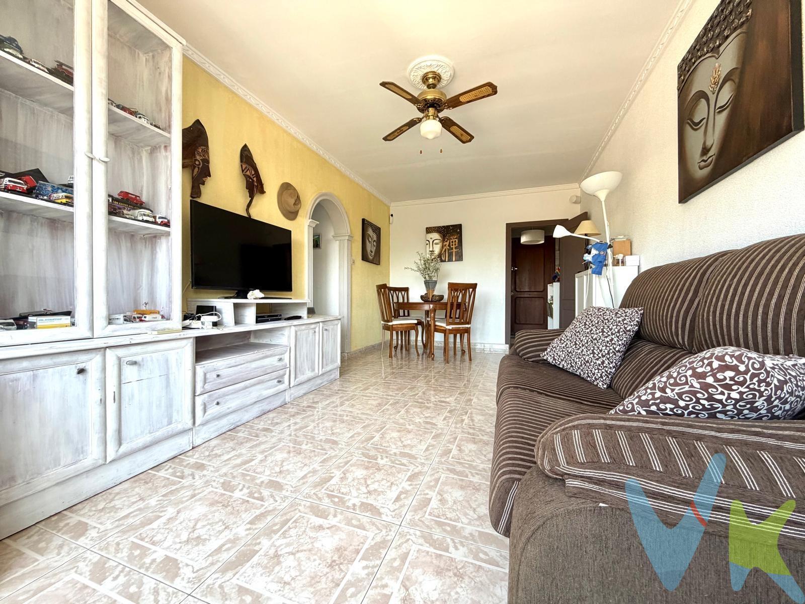 PISO EN LA ZONA DE RONDA DE LAS DUNAS. Vivienda ubicada a pocos minutos de la playa de la Puntilla, con todos los servicios a su alcance, farmacias, supermercados, gimnasios, a pocos minutos de la avenida del Ejercito. Piso muy soleado son orientación sur , situado en una tercera planta sin ascensor.  El piso se distribuye de la siguiente manera:  hall de entrada, cocina, salón comedor con un amplio ventanal con bonitas vistas a la ronda de las dunas, tres dormitorios y un baño con plaza de ducha. Tiene trastero de uso privado en el rellano. PARA MÁS INFORMACIÓN CONTACTA CON NOSOTROS. "De acuerdo con lo prevenido en el Decreto 218/2005, de 11 de octubre, se informa al cliente que los gastos notariales, registrales, I.T. P., honorarios de intermediación, gastos financieros, y otros gastos inherentes a la compraventa no están incluidos en el precio. "Por mandato expreso del propietario, comercializamos este inmueble en exclusiva, lo que le garantiza el acceso a toda la información, a un servicio de calidad, un trato fácil, sencillo y sin interferencias de terceros. Por este motivo, se ruega no molestar al propietario, a los ocupantes de la propiedad o a los vecinos. Muchas gracias por su comprensión. Si usted es agente inmobiliario y tiene un cliente para este inmueble, llámenos: estaremos encantados de colaborar”. • IMPUESTOS A CARGO DEL COMPRADOR: En el caso de IVA (Impuesto de Valor Añadido) al tipo vigente del 10%, de acuerdo con la Ley 37/1992, de 28 de diciembre, del impuesto sobre el Valor Añadido. En el caso de ITP (Impuestos de Transmisiones Patrimoniales) el 7% sobre el mayor de los valores entre el precio de venta o el valor de referencia catastral, pero en casos especiales se puede ver reducido al 6% o al 3,5% en función de las condiciones del comprador, en virtud de lo dispuesto en el Ley 5/2021, de 20 de octubre, de Tributos Cedidos de la Comunidad Autónoma de Andalucía. • NOTARIA y REGISTRO: Son gastos sometidos a arancel, si bien su coste estimado puede oscilar para la Notaría en un precio aproximado de unos 350 - 500 euros, y en el caso del Registro de la Propiedad de 650 - 800 euros, el importe exacto dependerá del precio final de la compraventa, número de copias de la escritura, número de páginas de la escritura, complejidad, etc., todo ello de acuerdo con lo dispuesto en el anexo I del Real Decreto 1426/1989, de 17 de noviembre, por el que se aprueba el Arancel de los Notarios, y con el Real Decreto 1427/1989, de 17 de noviembre, por el que se aprueba el Arancel de los Registradores de la Propiedad. • HONORARIOS PROFESIONALES DE LA AGENCIA INMOBILIARIA: No incluidos en el precio de compra, y su importe a cargo del comprador será de un 3% más IVA sobre el precio de venta, con un mínimo de 3.500 Euros más IVA. • EN CASO DE FINANCIACIÓN BANCARIA: El importe de los gastos de la misma deberán ser consensuados con la entidad bancaria que vaya a financiar la operación. • Se ruega contacten directamente con la agencia a fin de poder facilitarles una oferta personalizada que incluya el cálculo del precio definitivo en función de las circunstancias personales de cada comprador. Se hace constar que la agencia efectúa una labor de intermediación, y que las condiciones finales de la compraventa quedan sujetas a la aceptación expresa de la parte vendedora y a la ulterior formalización del contrato. 