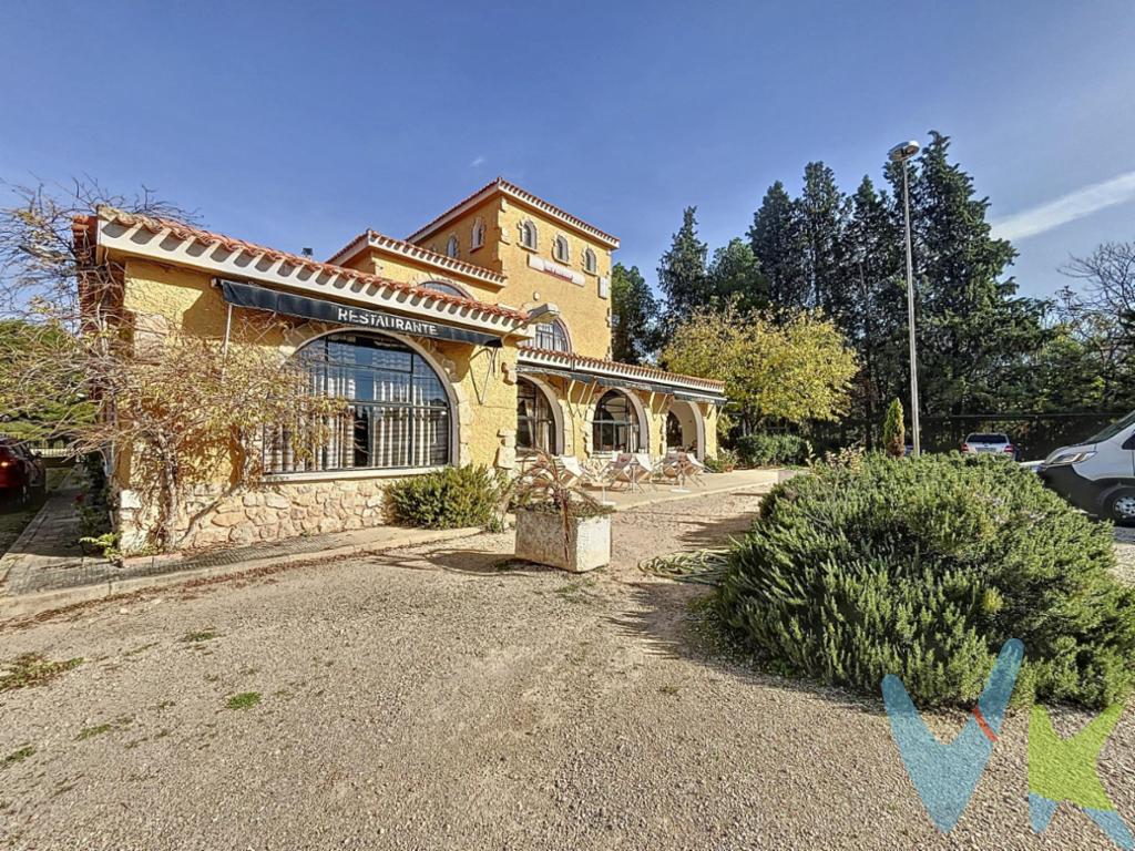 Descubre una oportunidad única para transformar el futuro del Corazón  de Castilla La Mancha: Invierte en una Finca Rústica de 9.800 m2 con potencial ilimitado. Imagina un espacio donde las posibilidades no tienen límites: . Visualiza tu próxima gran inversión: un complejo residencial que combine chalets modernos con vistas al campo. O un retiro turístico que atraiga a viajeros internacionales, cautivados por la tranquilidad del entorno y la proximidad a grandes ciudades. ¿Y qué tal un espacio sostenible, con una estación de recarga eléctrica que conecte con las demandas del hoy y del futuro? Estamos hablando de una diversificación y rentabilidad asegurada…. Una Joya por Descubrir: Donde el Pasado y el Futuro se Encuentran  . Esta finca no es solo un terreno; es un hub de oportunidades, una pieza clave para aquellos que buscan invertir en un proyecto con impacto económico, turístico y social. Con una ubicación privilegiada, cerca de grandes ciudades como Madrid, Valencia y Alicante; infraestructuras como bases  para aprovechar y darle un vuelco aceptando que las demandas del mundo actual son una oportunidad. Con el respaldo de una ciudad en constante crecimiento aquí se encuentran los cimientos de tu próximo gran éxito. En el corazón de Castilla-La Mancha, Albacete, descubrirás una ocasión única de crear un epicentro de nuevas oportunidades que se transformará en el centro empresarial de la región. Un proyecto sostenible y de alto rendimiento en el que descubrirás:. Un chalet cargado de encanto y personalidad, perfecto para ser transformado en una lujosa residencia, una casa rural boutique o un espacio de retiro. Una casa familiar que puede ser una residencia adaptada a las tendencias habitacionales del siglo que vivimos al poner el foco, de la atención mundial,  en Albacete como la ciudad donde el Coliving ( jóvenes o adultos mayores ) sea parte del abrazo caluroso a los nómadas digitales, o jubilados, aventureros locales o del mundo entero. Con remembranzas y sueños futuros que se conjugan en un entorno moderno y multifuncional;  espacios para crear zonas de servicios donde tus ideas puedan enraizarse, o reinventarse  como alojamientos rurales, coworkings innovadores o espacios culturales.  . De un restaurante con historia … a un futuro lleno de historia. Un restaurante de 827 m2  en pleno funcionamiento, listo para reinventarse en un destino gastronómico reconocido, con su encanto rústico y su historia de éxito. . El restaurante La Casita ha sido durante años un punto de encuentro para locales y viajeros, un espacio donde se han compartido largas historias alrededor de una mesa siempre disfrutando de la gastronomía manchega y española. Ahora, imagina este lugar evolucionando para albergar algo mucho más grande:. Centro de negocios moderno y funcional. Diseñado para reuniones corporativas y empresariales, conferencias, networking, coworking, ideal para atender la creciente demanda de profesionales que buscan espacios híbridos en ubicaciones estratégicas. Salón para bodas y eventos exclusivos. Rodeado de la serenidad de la naturaleza, con capacidad para recibir a parejas y familias que buscan celebrar sus momentos más especiales en un entorno único y personalizable. Áreas adicionales… ¿necesitas ideas?:. Una estación de servicio sostenible: Con una electrolinera  de última generación que capta a viajeros de paso y responde a la creciente necesidad de puntos de recarga para vehículos eléctricos, asegurando rentabilidad a largo plazo.  . Una ubicación estratégica: un cruce perfecto entre negocio y turismo. Este es el lienzo donde convertir tus ideas en un proyecto único.¿Listo para dejar huellas? ¡Descubre esta oportunidad hoy!. . . 