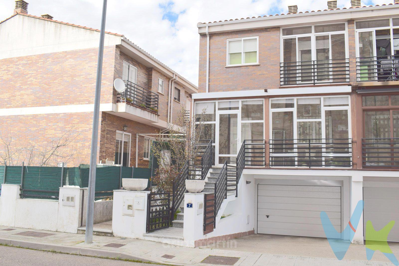 Adosado en Villares De La Reina, con 224 m2, 3 habitaciones y 3 baños, Garaje y Trastero.