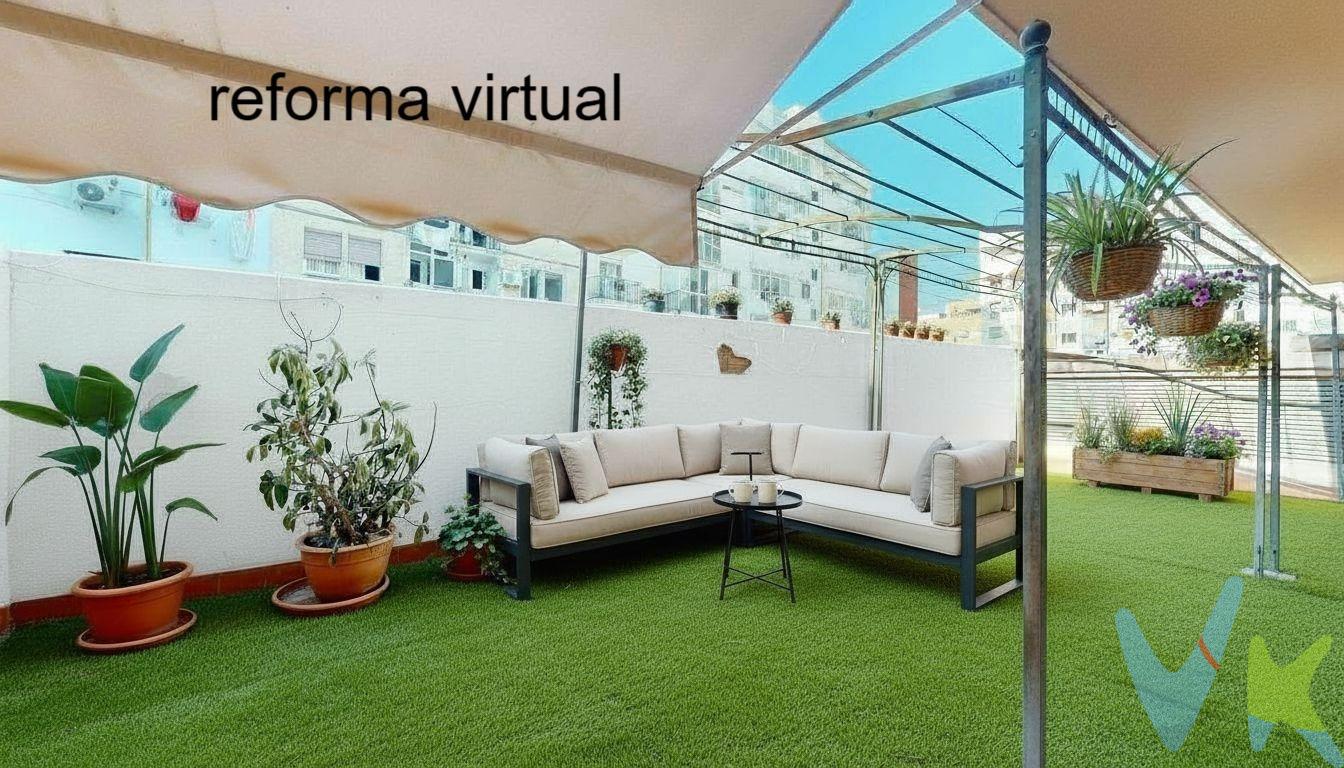 En la calle Jeroni Munyós, en pleno centro de Valencia y a un paso de la estación AVE Joaquín Sorolla, se encuentra esta vivienda que combina la comodidad de la vida urbana con el privilegio de contar con espacios abiertos propios. Su terraza privada y, sobre todo, el amplio patio interior comunitario de uso exclusivo, la convierten en una opción muy especial dentro de la zona. Este patio es un auténtico valor añadido: un espacio versátil donde disfrutar de reuniones familiares, crear una zona chill out, habilitar un rincón de juegos para los más pequeños, destinarlo a tu huerto tipo bio por la gran cantidad de sol que recibe  o incluso como espacio para mascotas. En definitiva, un lugar privado al aire libre que multiplica las posibilidades de la vivienda y la calidad de vida de quienes la habiten. La vivienda, situada en una primera planta con ascensor y acceso adaptado, destaca por su luminosidad y buena distribución. Dispone de un salón con salida a balcón, cocina independiente equipada con muebles, calefacción por radiadores con gas natural, aire acondicionado por Split en dos habitaciones y en el salón  y armarios empotrados que aportan funcionalidad al día a día. Un hogar pensado para ofrecer confort durante todo el año. El edificio cuenta con videoportero y zonas comunes cuidadas, lo que refuerza la sensación de seguridad y calidad de vida. La ubicación es, sin duda, uno de sus grandes atractivos: rodeada de hospitales, colegios, universidades, centros médicos, supermercados, zonas infantiles, parques y centros comerciales, todo lo que una familia necesita está al alcance de la mano. Además, la excelente conexión de transporte —tren, metro y autobús— lo convierte también en una gran oportunidad de inversión, con alta demanda tanto de estudiantes como de profesionales. Un piso céntrico, bien comunicado y con espacios exteriores únicos en la zona, perfecto para quienes buscan un lugar donde vivir con amplitud o una inversión sólida en el corazón de Valencia. Posibilidad de financiación 100 %. Consulta con nuestro asesor financiero. En el precio del inmueble no están incluidos los gastos de compraventa ni los honorarios de la agencia. Para más información o para concertar una visita, contacta con nosotros. Esta casa tiene mucho que ofrecerte. 