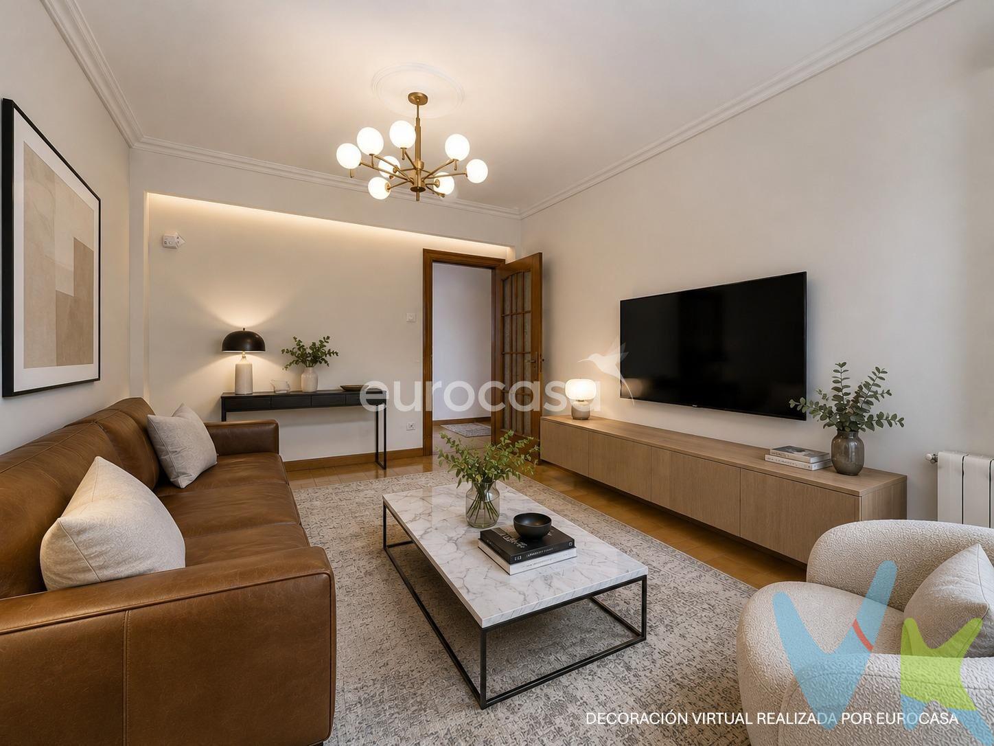Piso en venta junto al Hospital Valdecilla, Santander. Si buscas un piso en venta en Santander con una ubicación estratégica, excelente comunicación y un gran potencial de revalorización, esta vivienda junto al Hospital Universitario Marqués de Valdecilla es una oportunidad que no puedes dejar escapar. Ubicado en la calle Jiménez Díaz, a pocos minutos de San Fernando, este piso se encuentra en una tercera planta con ascensor, dentro de un edificio totalmente accesible y sin barreras arquitectónicas. La vivienda dispone de 3 dormitorios, salón, cocina independiente y baño. Su distribución funcional ofrece numerosas posibilidades de actualización para adaptarla a tu estilo y convertirla en un hogar moderno o en una excelente inversión inmobiliaria. Su ubicación es uno de sus mayores atractivos. Rodeado de supermercados, comercios, transporte público, centros educativos y todos los servicios necesarios, permite disfrutar de una vida cómoda sin necesidad de utilizar el coche. Además, la cercanía al Hospital Valdecilla convierte este inmueble en una magnífica opción para quienes buscan comprar vivienda en Santander o realizar una inversión con alta rentabilidad, gracias a la constante demanda de alquiler por parte de profesionales sanitarios, estudiantes y residentes. 📞 Contacta con nuestra inmobiliaria en Santander para obtener más información y concertar una visita. ¡Descubre todo el potencial que ofrece esta vivienda!