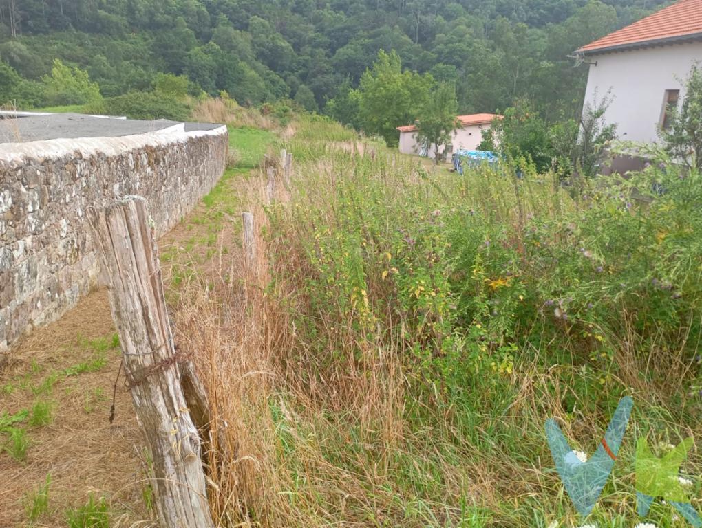  Tu rincón de desconexión y naturaleza en Yermo (Cantabria)¡El espacio perfecto para tus momentos de ocio, barbacoas y tiempo en familia!Si buscas un refugio rodeado de verde para huir de la rutina, esta parcela es justo lo que necesitas. Ubicada en el tranquilo pueblo de Yermo, una zona privilegiada por su entorno natural y su cercanía estratégica a Cartes y Torrelavega, donde dispondrás de todos los servicios (supermercados, centros de salud, comercios) a solo unos minutos.Nota importante: Por sus dimensiones y morfología (es estrecha y alargada), la parcela no es apta para edificar ningún tipo de vivienda, lo que la convierte en una oportunidad excelente para destinarla exclusivamente al disfrute personal, recreo familiar y naturaleza a un precio muy asequible.¡Hazte con tu propio espacio al aire libre en Cantabria! Contacta para más información o para concertar una visita.Gastos e Impuestos no incluidos en el precio. Compra sujeta a ITP. El comprador se hará cargo de los costes de la escritura e inscripción en el Registro de la Propiedad.Más información sobre transparencia, impuestos, gastos y condiciones de compraventa en nuestra web www.activanorte.com