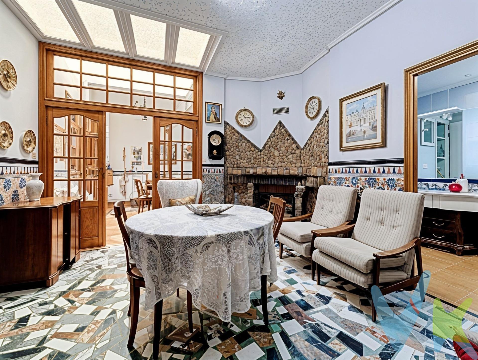 ¿Puedes escuchar el silencio acogedor de una casa con historia?. Al cruzar el umbral de esta joya arquitectónica de 420 m2, la vista se pierde en la explosión de colores y formas geométricas de sus suelos hidráulicos originales, que brillan bajo la luz natural como un mosaico eterno. Es una experiencia visual que te transporta de inmediato a la elegancia de principios de siglo. Siente bajo tus pies la firmeza y el frescor de la piedra y el barro. Imagina el tacto cálido de la madera tallada en sus muebles y el reconfortante crepitar de la leña en la chimenea durante las tardes de invierno. Al caminar por el amplio pasillo de la planta principal, percibirás esa sensación de libertad y amplitud que solo los techos altos y los muros sólidos pueden brindar. La melodía de la vida tranquila te espera:. Planta Baja: Un espacio para la calma donde el murmullo del aire en el patio privado te invita a relajarte tras un largo día. Planta Primera. Al subir, tus ojos descubrirán una planta dedicada íntegramente al bienestar. Con casi 150 m2 dedicados al descanso , esta planta alberga un majestuoso salón central de 26.50 m2 y tres dormitorios dobles de dimensiones extraordinarias (entre 17 m2 y 20 m2). Además de posibilidad de una segunda cocina en este nivel. Buhardillas y Terraza: Sube a las plantas superiores y deja que tus ojos descansen en las vistas despejadas desde la gran terraza. Es el lugar perfecto para disfrutar de cenas al fresco, sintiendo la suave brisa mediterránea en la cara mientras contemplas el horizonte. Esta no es solo una propiedad; es una sinfonía de texturas, sonidos de paz y una estética impecable que espera a alguien capaz de apreciar la armonía de lo auténtico. Ven a tocar tu futuro hogar. Ven a sentir La Font d’en Carrós. VENTA:. PVP 265.000€. Gastos e impuestos no incluidos en el precio. La compra conlleva impuestos y gastos de formalización para el comprador. A título orientativo se informa que en segundas transmisiones el ITP con carácter general en Valencia es del 9%, pudiendo existir otros tipos impositivos atendiendo a las circunstancias personales del comprador u otras circunstancias previstas legalmente. Base imponible del impuesto el mayor valor entre el precio de compraventa, la tasación o el valor de referencia catastral. En cuanto a los gastos de notaría y registro, en su caso, suelen oscilar aprox. entre 1,5% y 2,5% (aranceles variables según precio, n.º de copias y complejidad). El comprador elige notario. Si el comprador precisase de hipoteca: tasación, condiciones y costes bancarios serán según entidad elegida por el comprador, así como los gastos de gestoría, y cualesquiera otros gastos inherentes a la formalización de la compraventa que legalmente correspondan a la parte compradora, salvo pacto expreso en contrario con el vendedor. El consumidor tiene, conforme a la normativa vigente, a su disposición información y documentación adicional relativa al inmueble y condiciones de la compraventa, que podrá ser consultada en C/Joaquín Costa 4, bajo 46005 Valencia o urbe2@remax.es. Honorarios de mediación inmobiliaria a cargo del COMPRADOR: (3% del precio final de venta más IVA (21%), salvo otro pacto.); y de VENDEDOR (según acuerdo con el mismo). Se informa al consumidor que la agencia actúa como intermediaria inmobiliaria en la operación, estando cualquier eventual compraventa y sus condiciones sujeta a la aceptación expresa del propietario-vendedor y a la posterior formalización del correspondiente contrato.