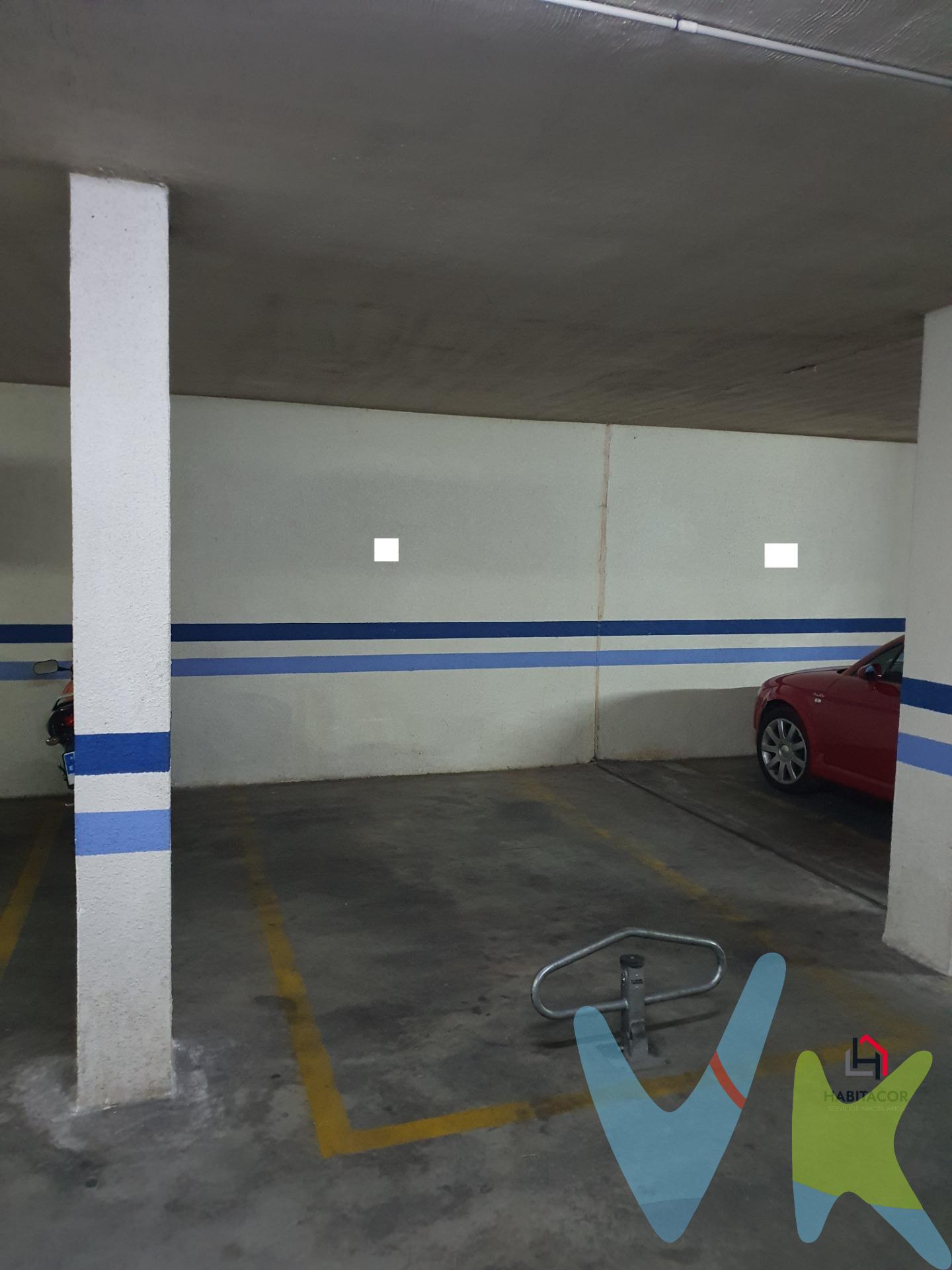 Cochera en venta junto al Vial, zona Santa Rosa.  .  Plaza de aparcamiento amplia y cómoda para coche mediano en zona Santa Rosa, junto al Vial. Entrada con puerta automática, en segundo sótano, edificio reciente. Precio excepcional, gran oportunidad.  . En cumplimiento de las obligaciones de información previstas en la Ley 10/2025, de 28 de diciembre, de servicios de atención a la clientela y transparencia, así como en la normativa sectorial vigente, se hace constar que el precio indicado NO INCLUYE los gastos e impuestos inherentes a la adquisición, los cuales se desglosan a continuación:. •	Impuesto sobre Transmisiones Patrimoniales (ITP)(*): Se aplicará el tipo impositivo vigente en la Comunidad Autónoma de Andalucía (generalmente el 7%), sin perjuicio de tipos reducidos del 3,5%, 1,2% o 1% aplicables según las circunstancias personales del comprador o las características del inmueble. El impuesto se devenga sobre el Valor de Referencia de Catastro o el precio de venta, aquel que resulte superior. •	Honorarios Agencia del comprador: 1.500 € más el 21% de IVA. •	Gastos de Notaría: Los honorarios notariales se calcularán conforme al arancel oficial regulado en el Anexo I, del Real Decreto 1426/1989, de 17 de noviembre, por el que se aprueba el arancel Notarial. •	Gastos de Registro: La inscripción en el Registro de la Propiedad se facturará según el arancel oficial establecido en el ANEXO I, del Real Decreto 1427/1989, de 17 de noviembre, por el que se aprueba el arancel Notarial. •	Gastos de Gestión (Gestoría): Los honorarios por la tramitación administrativa, liquidación de impuestos e inscripción registral ascienden a unos 600€ aproximadamente (IVA incluido). (*)Para una información exhaustiva sobre el funcionamiento, tipos impositivos y bonificaciones del ITP en Andalucía, puede consultar el portal oficial de la Agencia Tributaria de la Junta de Andalucía. . FINANCIACIÓN: Si lo desea, ponemos a su disposición un estudio profesional previo, gratuito y personalizado de financiación para la compra del inmueble. 