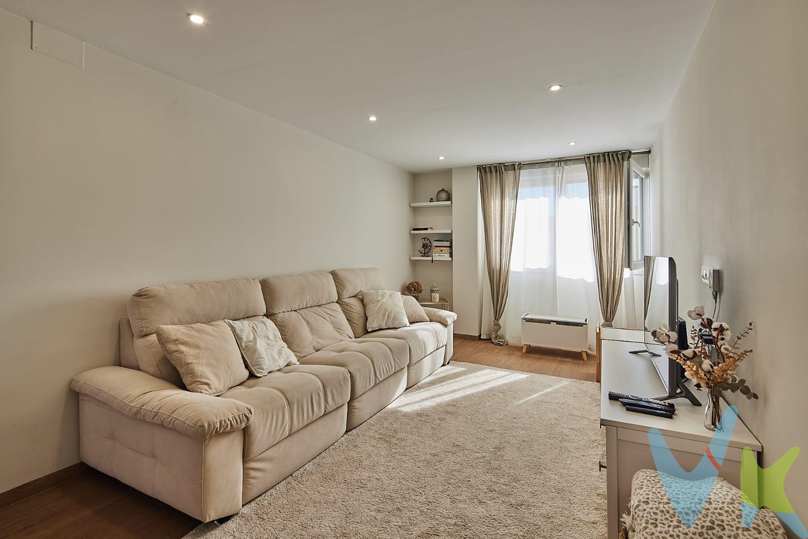 🏡 Diseño, confort y funcionalidad en cada rincón – Piso completamente reformado con encanto ✨. Te presentamos esta espectacular vivienda totalmente reformada con estilo, ideal para quienes buscan un hogar moderno, cómodo y con detalles cuidados al milímetro. 📍Ubicada en una finca con ascensor y acceso adaptado para personas con movilidad reducida, esta vivienda destaca por su diseño abierto y su excelente aprovechamiento del espacio. 🔑 Características principales:. ✔️ 2 dormitorios amplios (antes 3), pensados para ofrecer confort y funcionalidad. ✔️ Cocina-comedor integrada al salón, creando un espacio abierto, cálido y perfecto para compartir. ✔️ Ventanas de PVC con climalit – máximo aislamiento y eficiencia energética. ✔️ Suelo cerámico imitación madera – estilo y fácil mantenimiento. ✔️ Gran capacidad de almacenaje, tanto en cocina como en dormitorios. ✔️ Reforma actual y de muy buen gusto, lista para entrar a vivir. Una vivienda pensada para quienes valoran el diseño contemporáneo sin renunciar a la comodidad y accesibilidad. 🎯 Ideal para parejas jóvenes, personas mayores o quien simplemente busque vivir bien, con todo a mano. 📞 Llámanos y descubre tu próximo hogar. ¡Te va a encantar!. * Gastos, Impuestos y Honorarios de la Agencia no Incluidos.  .  *Si estás interesado en esta vivienda pero tienes que vender, contacta con nosotros, te ayudamos a encontrar comprador para tu vivienda. 