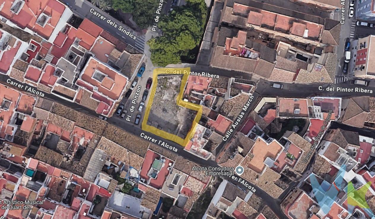 ATENCIÓN INVERSORES. Ponemos en exclusiva a la venta este solar urbano en el centro de Quart de Poblet a 200 metros del ayuntamiento. El mismo cuenta con 478 m2 y está dividido en 2 parcelas. Una de ellas de 162m2 y la otra de 316m2. Ideal para construcción de viviendas unifamiliares tipo  "casa de pueblo"  con sótano para garaje, planta baja, primera y segunda planta. Con un total de 1450m2 construibles. . Contamos con informe de tasación profesional y con toda la documentación necesaria. Posibilidad de financiación, consulte a nuestro departamento financiero. Para más información contacte con nosotros. 