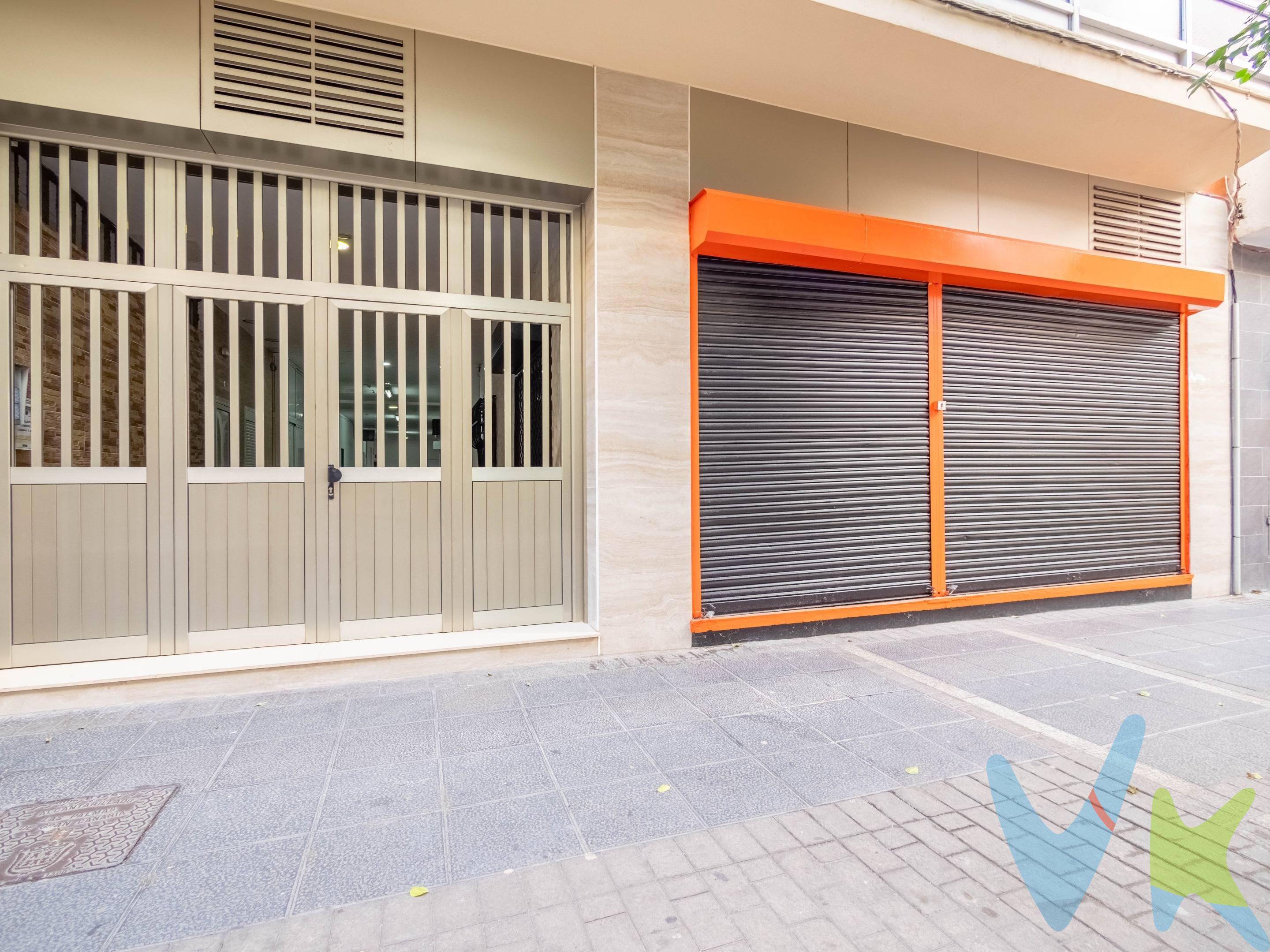 . Se pone EN VENTA el emblemático local que antiguamente ocupaba la CASA CANTABRIA, en pleno corazón de Las Palmas de Gran Canaria. Este amplio espacio se encuentra en una ubicación privilegiada, con gran afluencia de público y excelente conexión con los principales puntos de la ciudad.  . El local destaca por su distribución diáfana, ofreciendo múltiples posibilidades para adaptarlo a diversos tipos de negocio. Su amplitud, visibilidad y accesibilidad lo convierten en una opción ideal para inversores que buscan rentabilidad y proyección en una zona con alta demanda comercial.  . Si buscas un local con historia, ubicación inmejorable y un gran potencial, esta es tu oportunidad. Contáctanos para más información y agenda tu visita.