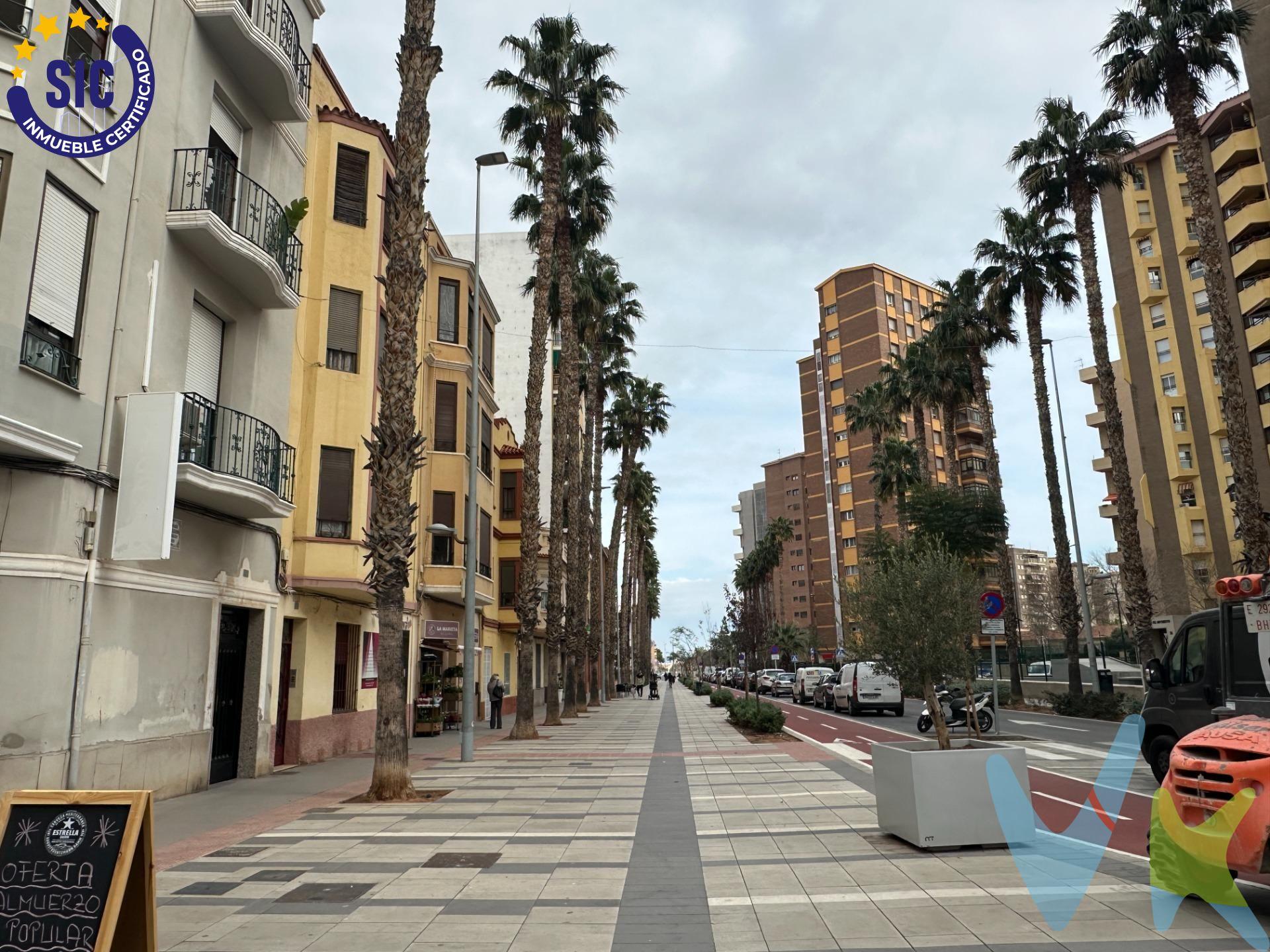 Local comercial de 135m2. Diáfano para distribuirlo interiormente como mas desees y poder instalar tu propio negocio. También cabe la posibilidad de promover un edificio para la construcción de 5 viviendas de 2 y 1 habitaciones con sus respectivos trasteros. Incluso puedes construir tu propia vivienda. En la parte superior hay terraza. !!!VEN A INFORMATE !!!!. Este inmueble es en exclusiva, con lo que le facilitamos cualquier información sobre la vivienda. Por este motivo, solicitamos no molesten al propietario, ocupantes de la propiedad o vecinos. El precio indicado puede sufrir variaciones. En todos los casos los precios expuestos son más impuestos y gastos derivados de la transmisión del inmueble. 
