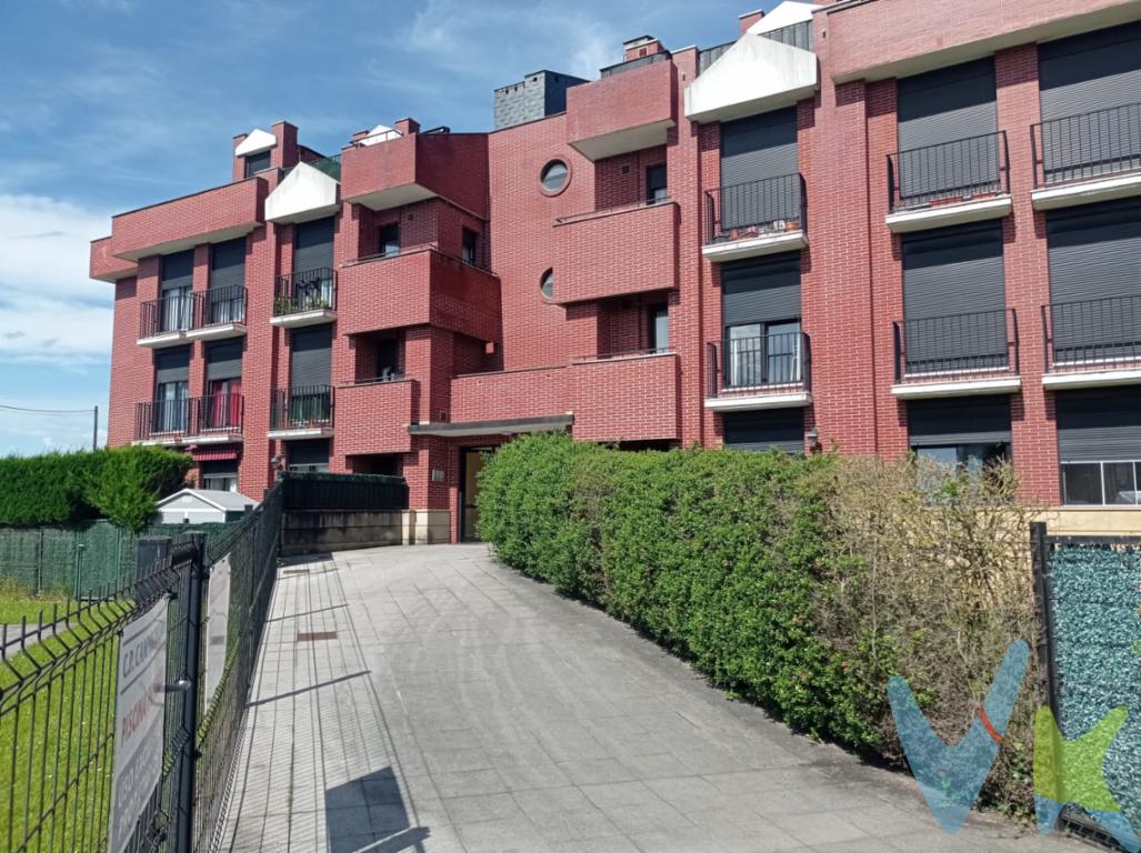 En Requejada, a un paso de Torrelavega, se vende este magnífico apartamento de 1 habitación, completamente reformado y listo para entrar a vivir.La vivienda destaca por su excelente orientación suroeste, lo que garantiza una luz natural excepcional y sol durante toda la tarde, reduciendo el gasto energético.El inmueble incluye en el precio una cómoda plaza de garaje y un práctico trastero.Esta propiedad está ubicada en una bonita zona residencial, dentro de una urbanización privada que cuenta con una estupenda piscina comunitaria rodeada de unas amplias zonas verdes. Está a menos de 5 minutos de del acceso de la autovía y es ideal tanto para primera vivienda como para invertir.Gastos e Impuestos no incluidos en el precio. Compra sujeta a ITP. El comprador se hará cargo de los costes de la escritura e inscripción en el Registro de la Propiedad. Más información en www.activanorte.comHonorarios al comprador: 1% del precio de venta + IVA por gestión de venta.