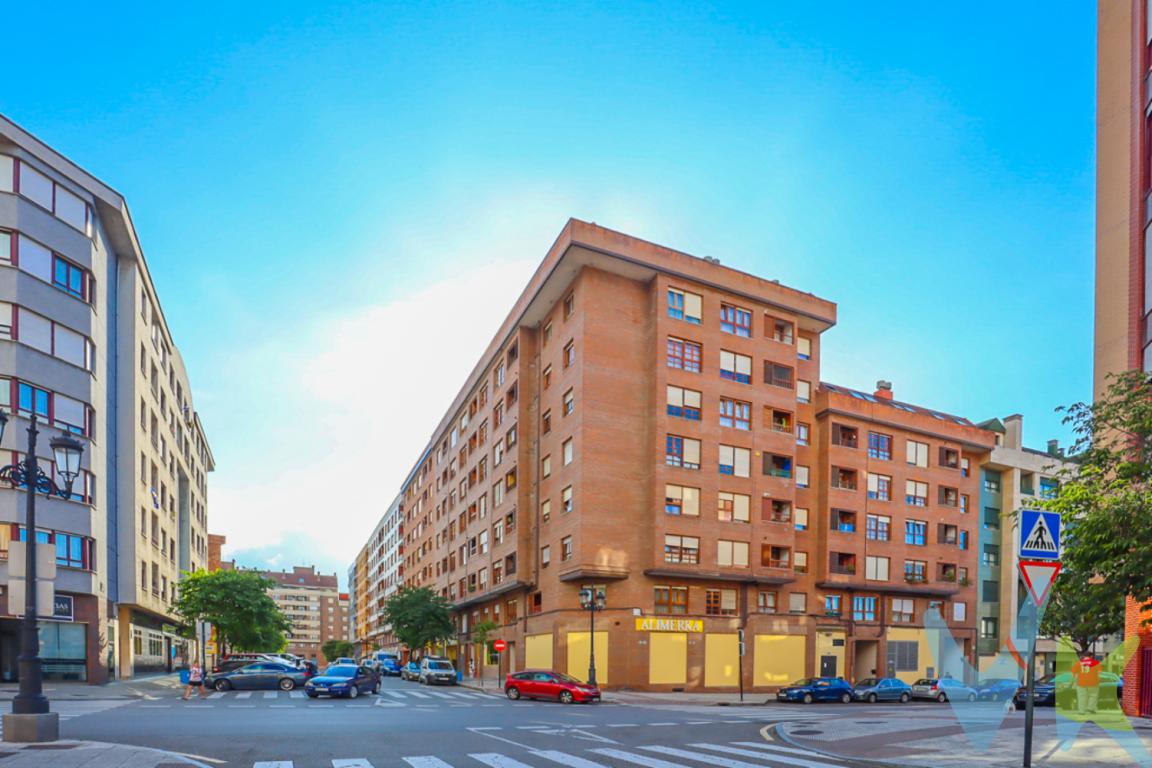 ¿Buscas una solución definitiva al aparcamiento en una de las zonas más demandadas de Oviedo? ¡Esta es tu oportunidad!Ponemos a la venta una plaza de garaje amplia y de fácil acceso en la Calle López del Vallado, al lado del centro de la ciudad. Una ubicación inmejorable, rodeada de servicios y zonas verdes, lo que convierte esta plaza en un auténtico tesoro. 💰 Precio imbatible: solo 10.000 EUR📏 Medidas: 2,05 m de ancho x 4,45 m de largo 🔒 Acceso cómodo y seguro💼 Ideal para residentes o como inversión para alquiler Ya sea para olvidarte del estrés de aparcar o para rentabilizar tu dinero en una zona con alta demanda, esta plaza es una opción inteligente.Contáctanos hoy mismo para más información o para agendar una visita.No incluido en el precio el Impuesto de Transmisiones Patrimoniales y los gastos de Notaría y Registro.