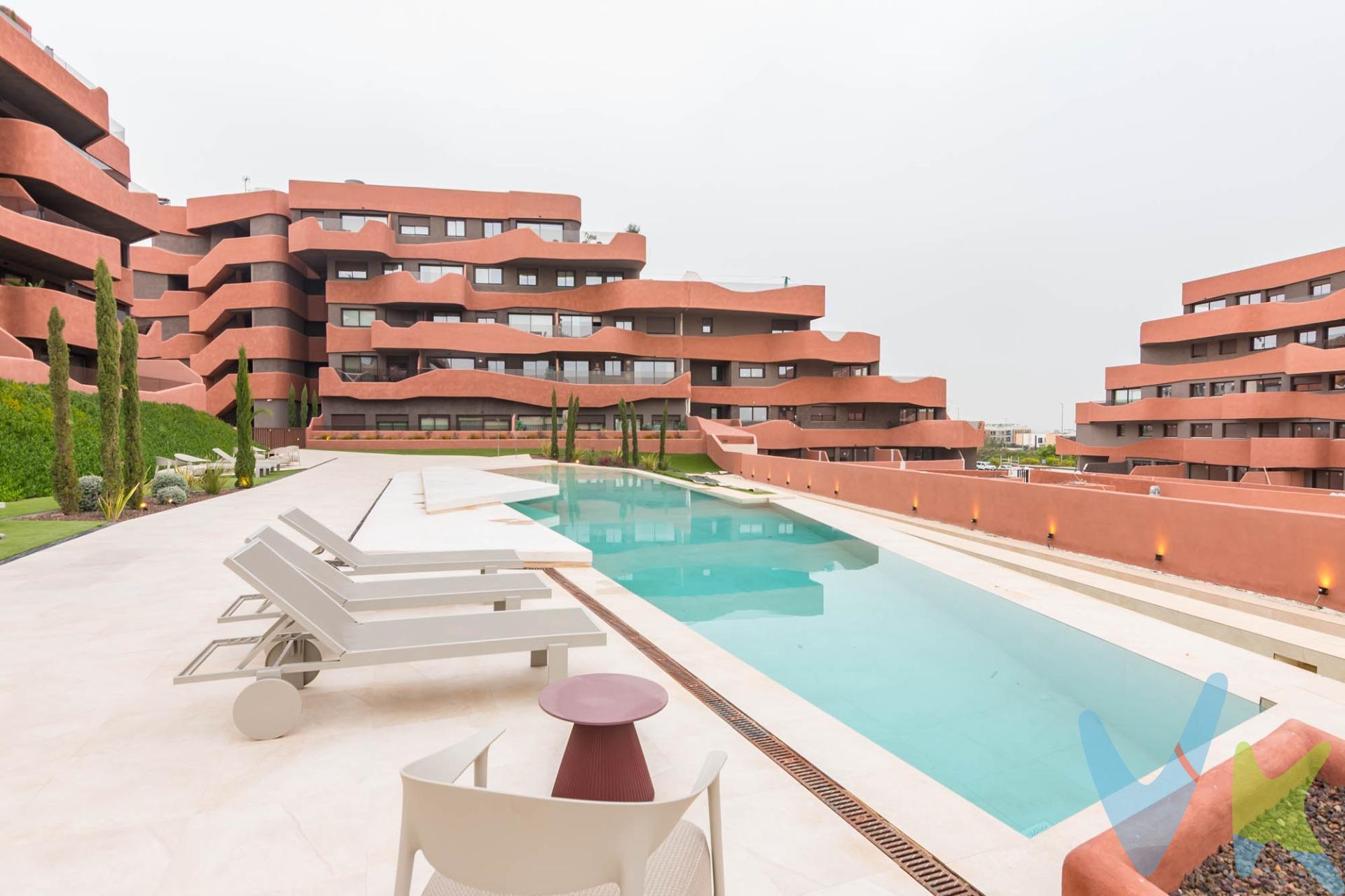 Crea el hogar que siempre has soñado en este amplio piso en planta baja en la zona mas privilegiada de Guadalupe, cerca de la UCAM y el tranvía. Este residencial destaca por su espectacular piscina, parque de calistenia y parque infantil. La vivienda consta de 4 habitaciones, 2 cuartos de baño, salón comedor cocina completamente equipada con electrodomésticos y una amplia terraza de mas de 40 metros que bordea toda la casa. Si quieres más información o concertar una visita, estaré encantado de ayudarte. 🔑 Comercialización en multidifusión. Por mandato expreso del propietario, este inmueble se comercializa en multiexclusiva, lo que garantiza un acceso completo a la información, un servicio profesional y una gestión ordenada, sin interferencias de terceros. Si eres agente inmobiliario y tienes un cliente interesado, estaremos encantados de colaborar. Contáctanos sin compromiso. 🤝 Una compra tranquila y bien acompañada. Al contactar directamente con nosotros, evitarás molestias innecesarias a la propiedad. Nos encargamos de toda la intermediación, facilitándote la documentación, la información necesaria y un trato cercano, claro y sin complicaciones. Te informaremos con total transparencia de todos los aspectos de la compra, incluidos gastos y honorarios de agencia para que tomes decisiones con calma y seguridad. Nuestra forma de trabajar se basa en algo muy sencillo:. Calma → la tranquilidad de comprar tu vivienda con acompañamiento profesional en todo el proceso con nosotros. ℹ️ Información legal. La descripción del inmueble y las imágenes publicadas tienen carácter meramente informativo y no contractual. El precio ha sido fijado por la propiedad y podría sufrir variaciones hasta su formalización en contrato de compraventa. 💰 Gastos de la compra. • Impuestos (ITP). o Con bonificación: 3 %. o Sin bonificación: 7,75 %. • Notaría y Registro: aprox. 1.000 €. • Honorarios de agencia: 3 % + IVA, con un mínimo de 3.000 € + IVA. (No incluidos en el precio de venta)