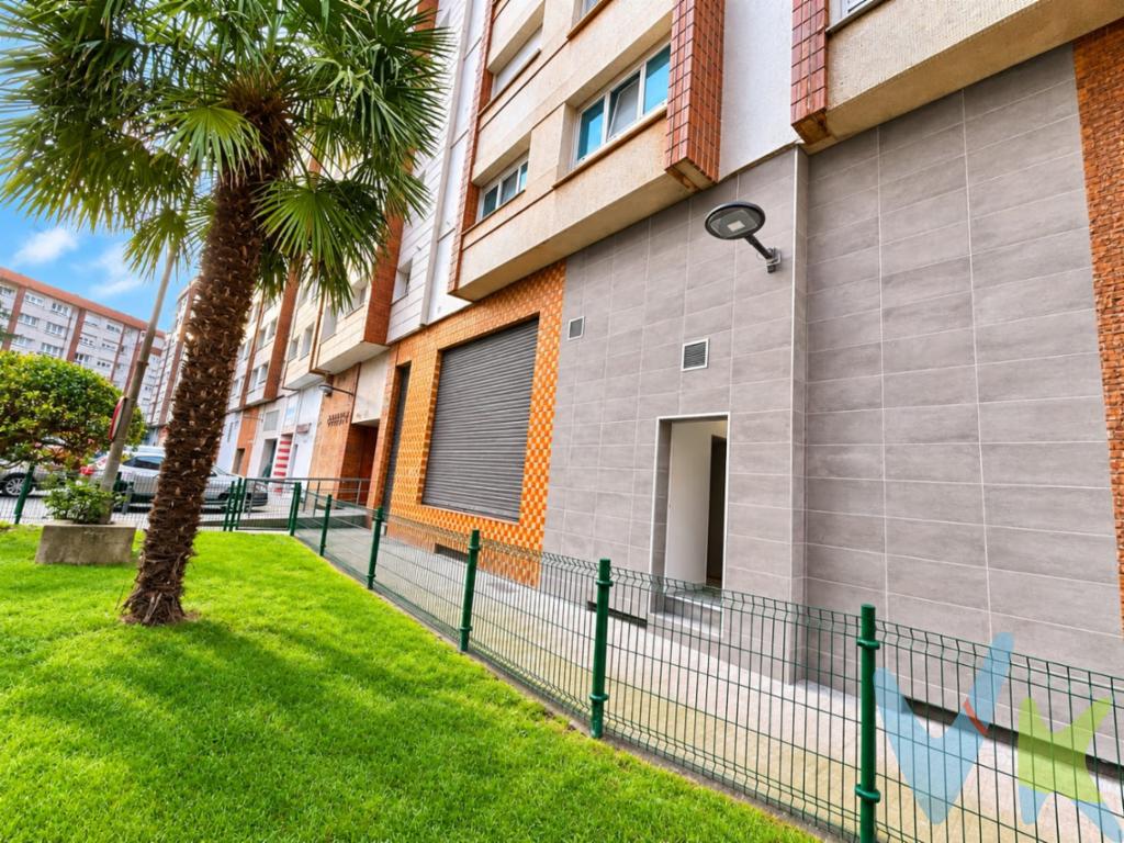  **Exclusiva oportunidad de inversión: local comercial INSTALADO A ESTRENAR CON 11 TRASTEROS en venta en Gijón**Localizado en un edificio construido en el año 1977, con un acceso muy cómodo y una gran demanda de trasteros en alquiler.Con un precio competitivo acorde al mercado actual, esta propiedad representa una excelente inversión si buscas una rentabilidad alta y diversificada.Los trasteros disponen de luz con detectores de presencia, ventilación forzada, contadores individuales de luz y además las zonas comunes disponen de lavabo de uso común y toma de agua.Si deseas conocer más sobre esta magnífica oferta, no dudes en ponerte en contacto para coordinar una visita. Gastos e impuestos no incluidos en el precio. Honorarios de intermediación inmobiliaria a cargo del vendedor y honorarios de mediación inmobiliaria del 2% más I.V.A. con un mínimo de 2000 euros mas I.V.A a cargo del compradorA título orientativo, en segundas transmisiones, el comprador abonará el Impuesto sobre Transmisiones Patrimoniales (ITP). Para consultar los porcentajes del ITP en Asturias puede hacerlo a través de la web oficial de servicios tributarios del Principado de Asturias https://sede.tributasenasturias.es/sites/sede/default/es_ES/Que-quieres-hacer/Transmisiones-Patrimoniales-y-AJD. La base imponible será el mayor valor entre precio de compraventa, tasación o valor de referencia catastral. Gastos de notaría y registro según aranceles variables según precio, número de copias y complejidad.  El comprador escoge libremente notario. El vendedor asume la plusvalía y el resto de gastos son del comprador. Si se precisa hipoteca: Tasación, condiciones y costes bancarios según entidad elegida por el comprador; así como los gastos de gestoría y cualesquiera otros inherentes a la formalización de la compraventa. De acuerdo con la ley, no se incluyen en el precio otros gastos o tributos que legalmente correspondan al comprador.. El consumidor tiene derecho, conforme a la normativa vigente, a disponer de información y documentación adicional relativa al inmueble y condiciones de la compraventa, accesible en la sede física . La agencia actúa exclusivamente como intermediaria en la operación. Cualquier compraventa y sus condiciones quedan sujetas en todo caso a la aceptación expresa del vendedor del inmueble y a la posterior formalización del correspondiente contrato. El presente anuncio tiene carácter meramente informativo; la información suministrada se corresponde con la disponible a la fecha de publicación, pudiendo variar en función de las circunstancias o actualizaciones legales, contractuales y fiscales.