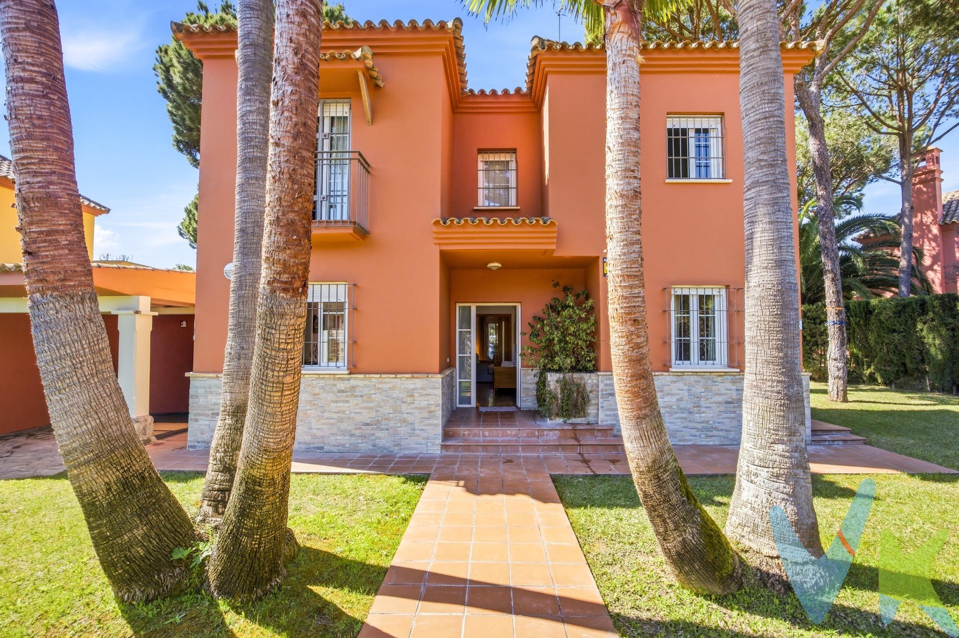  Una joya majestuosa entre pinares: Tu gran oasis familiar con piscina en el Novo Sancti Petri 🌊. ¿Sueñas con un hogar que combine la elegancia de una propiedad exclusiva con la calidez de un auténtico refugio familiar? Te abrimos las puertas de este extraordinario chalet independiente, ubicado en una de las zonas más deseadas, prestigiosas y tranquilas del Novo Sancti Petri. Un lugar donde la majestuosidad de la arquitectura y la belleza de la naturaleza se fusionan para ofrecerte la calidad de vida que tu familia merece. Rodeado de frondosos pinos y a tan solo 2.000 metros de las aguas cristalinas del mar, este chalet es un canto a la privacidad, la paz y el bienestar. 🌳 Un paraíso exterior: Amplias zonas verdes y tu gran piscina privada. El exterior de esta propiedad es, sencillamente, espectacular. Con una parcela privada y totalmente vallada de 700 m², tendrás tu propio pulmón verde en casa:. 💦 La gran piscina privada: El centro de la diversión veraniega y de los chapuzones refrescantes en los días de sol. 🍃 Jardín exuberante: Un espacio colosal y lleno de vida donde los niños podrán jugar libres y seguros sobre el césped, mientras los adultos disfrutan de la reconfortante sombra que regalan los árboles autóctonos. 🚗 Comodidad absoluta: Cuenta con parking privado dentro de la propiedad y un práctico trastero  para mantener todo perfectamente organizado y libre de estrés. 🏠 Amplitud, luz y máximo confort en el interior. Al cruzar el umbral de sus 170 m² construidos, te envuelve una sensación inmediata de grandeza y hogar. La distribución destaca por su fluidez, su luminosidad y un diseño de elegancia contemporánea pensado para el día a día de una gran familia:. 🛋️ Un salón espléndido y acogedor: El corazón de la casa, bañado por la luz natural y perfecto para esas tardes de risas, juegos de mesa o películas en familia después de un gran día bajo el sol. 🛏️ 4 Dormitorios amplios: Espacios llenos de calma y armonía. Cuenta con una gran habitación doble principal y tres dormitorios adicionales perfe. Comercializamos este inmueble en exclusiva para garantizarte toda la información necesaria junto a un servicio excepcional. En cumplimiento del Decreto Junta Andalucía 218/2005 del 11 Octubre, informamos al cliente que los gastos notariales e impuestos no están incluidos en el precio € . Si tienes dudas acerca dela compraventa , llámanos ; estaremos encantados de asesorarle !. Igualmente disponemos de un Seguro de Caución para garantizar las cantidades entregadas a nuestra Agencia en concepto de Reserva y/o Arras. Impuestos y gastos de la compraventa:. El comprador puede consultar de forma oficial los impuestos aplicables (ITP, AJD, etc.) en la web de la Junta de Andalucía:. https://www.juntadeandalucia.es/organismos/economiahaciendayfondoseuropeos/areas/tributos-juego/tributos/paginas/impuestos-cedidos-transmisiones.html. Si tiene cualquier duda sobre los gastos de la compraventa, llámenos y estaremos encantados de asesorarle de forma clara y personalizada. 