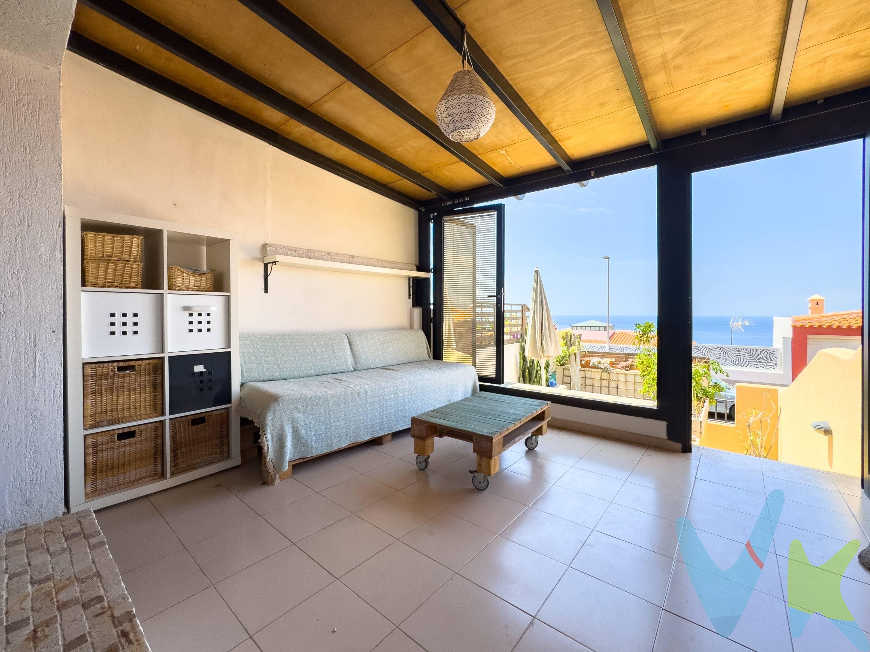 *Impresionante adosado en Radazul Bajo con vistas al mar y la montaña*. ¡Vive en un entorno privilegiado en Radazul Bajo! Este adosado de dos plantas más garaje  ofrece unas vistas impresionantes al mar y a la montaña, y una distribución que combina comodidad y funcionalidad. *Características principales:*. - *Superficie construida:* de 106 m2 y con unos 150 m2 útiles.   . - *Planta baja:* espacioso garaje con una plaza de parking, además de un despacho acristalado ideal para trabajar desde casa.  . - *Primera planta:* luminoso salón, aseo completo, zona de almacenaje y una gran cocina. Desde aquí, accedes a una fantástica terraza, parte cubierta, perfecta para disfrutar de noches de verano y momentos de relax con vistas al mar y la montaña.  . - *Segunda planta:* dos amplias habitaciones, una de ellas con vistas infinitas al mar, y u baño completo.. Este adosado combina la comodidad de sus espacios interiores con la belleza de su entorno y las vistas que te acompañarán en cada momento. Es una oportunidad única para vivir en un lugar tranquilo, con excelente calidad de vida. ¡Descubre esta increíble oportunidad que no querrás dejar pasar! Con un diseño atractivo, calidad excepcional y un precio irresistible, esta oferta está pensada para ti. No pierdas la oportunidad de mejorar tu experiencia y aprovechar al máximo lo que tenemos para ofrecerte.                                                      La superficie útil se ha obtenido mediante un porcentaje estimado en referencia a la superficie construida. Datos meramente informativos sin valor contractual. Impuestos y gastos de transmisión no incluidos en el precio de venta.                                                 . Impressive Semi-Detached Home in Radazul Bajo with Sea and Mountain Views. Live in a privileged environment in Radazul Bajo! This semi-detached house spread over two floors plus a garage offers breathtaking views of the sea and the mountains, with a layout that combines comfort and functionality. Main Features:. - Built area: 106 m², approximately 150 m² useful area.   . - Ground floor: spacious garage with one parking space, plus an glazed office ideal for working from home.   . - First floor: bright living room, full guest toilet, storage area, and a large kitchen. From here, you access a fantastic terrace, partly covered, perfect for summer nights and relaxing moments with views of the sea and the mountains.   . - Second floor: two large bedrooms, one of them with endless sea views, and a full bathroom. This semi-detached home combines the comfort of its interior spaces with the beauty of its surroundings and the views that will accompany you at all times. It is a unique opportunity to live in a tranquil place with excellent quality of life. Discover this incredible opportunity that you won't want to miss! With an attractive design, exceptional quality, and an unbeatable price, this offer is made for you. Don’t miss the chance to improve your experience and make the most of what we have to offer. The useful surface area has been estimated based on a percentage relative to the built surface area. Data is purely informative and not legally binding. Taxes and transfer costs are not included in the sale price.