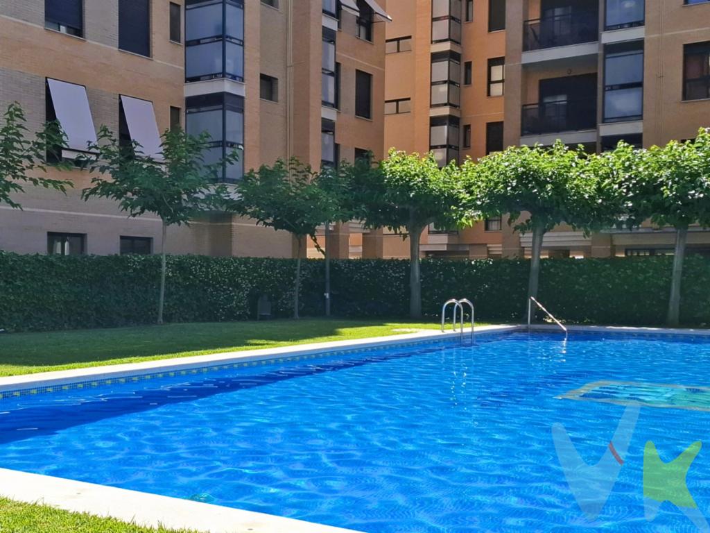 ¡Bienvenidos a su futuro hogar en la hermosa ciudad de Castellón de la Plana! Les presentamos un maravilloso piso en venta situado en la codiciada zona de Parque Sensal. Esta destacada propiedad ofrece un equilibrio perfecto entre comodidad, modernidad y un entorno apacible, haciéndolo el lugar ideal para establecerse y disfrutar de la vida.El inmueble, ubicado en una planta alta se despliega en 95.04 metros construidos, de los cuales 66.49 metros son útiles. Este espacio está hábilmente distribuido para ofrecer una sensación de amplitud y luminosidad, acentuada por un diseño moderno y elegante. El salón, de 19.63 metros, es el punto central de la vivienda, ideal para reuniones familiares y momentos de relajación. Este espacio está bañado de luz natural, creando un ambiente cálido y acogedor donde podrás disfrutar del confort que mereces.Dentro de este excelente piso encontrará dos habitaciones, cuidadosamente diseñadas para ofrecer un descanso perfecto al final del día. Las estancias están equipadas para cubrir todas tus necesidades, ofreciendo privacidad y tranquilidad en un entorno meticulosamente cuidado. Cada detalle ha sido considerado para que los habitantes disfruten de un espacio personal reconfortante.Además, el edificio dispone de modernas comodidades para mejorar su calidad de vida. Un eficiente sistema de ascensores le permitirá un acceso fácil y rápido a su hogar, mientras que un espacioso garaje asegura que su vehículo esté siempre protegido. Para aquellos que desean un extra de confort, la comunidad cuenta con una hermosa piscina, perfecta para refrescarse durante los cálidos días de verano, Unas hermosas zonas ajardinadas, un salón social y una pista de padel.Le invitamos a visitar este piso, sentir el ambiente que ofrece y descubrir cada detalle que lo convierte en una elección inigualable. Vale la pena vivir en un lugar donde el bienestar y la calidad de vida están a la vanguardia. No espere más para llamar a esta propiedad su hogar. Contáctenos para programar una visita y dar el primer paso hacia una vida mejor.Posibilidad de financiación hasta el 100%, pregúntanos y te haremos un estudio gratuito. Agencia Registrada con el número 1.399 en el Registro Obligatorio de Agentes Inmobiliarios de la Comunidad Valenciana. Puede consultar en la web de la GVA.Gastos e impuestos no incluidos en el precio. A título orientativo, en segundas transmisiones, el comprador abonará el Impuesto sobre Transmisiones Patrimoniales (ITP), cuyo tipo general en la Comunidad Valenciana es el 10% (*) sobre la base imponible, que será el mayor valor entre precio de compraventa, tasación o valor de referencia catastral. Gastos de notaría y Registro de la Propiedad: aproximado entre 1.000 y 2.000 euros (aranceles variables según precio, número de copias y complejidad). El comprador escoge libremente notario. El vendedor asume, por ley, los gastos que le correspondan, salvo pacto contrario. Si se precisa hipoteca, tasación, condiciones y costes bancarios según entidad elegida por el comprador; así como los gastos de gestoría y cualesquiera otros inherentes a la formalización de la compraventa. De acuerdo con la ley, no se incluyen en el precio otros gastos o tributos que legalmente correspondan al comprador. Los honorarios de intermediación inmobiliaria al vendedor no incluidos en el precio. Los honorarios de intermediación inmobiliaria al comprador: 2,5% + IVA calculados sobre el precio de venta con un mínimo de 3.000 euros + IVA(*) Consultar condiciones concretas según circunstancias personales o régimen fiscal aplicable. Puedes llamar al 722461985 y te informaremos de tu caso en concreto.El consumidor tiene derecho, conforme a la normativa vigente, a disponer de información y documentación adicional relativa al inmueble y condiciones de la compraventa, accesible en la sede física de la agencia situada en Avenida Rey Don Jaime nº74, 7ºB, Castellón de la Plana. La agencia actúa exclusivamente como intermediaria en la operación. Cualquier compraventa y sus condiciones quedan sujetas en todo caso a la aceptación expresa del vendedor del inmueble y a la posterior formalización del correspondiente contrato. El presente anuncio tiene carácter meramente informativo: la información suministrada se corresponde con la disponible a la fecha de publicación, pudiendo variar en función de las circunstancias o actualizaciones legales, contractuales y fiscales. 