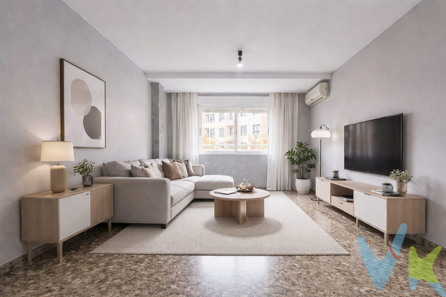 Piso seminuevo de VPO, con plaza de aparcamiento en Torrent, Valencia. ¡Oportunidad! Este fantástico piso seminuevo en la tranquila y bien comunicada zona de Torrent, cerca del metro de abajo, combina comodidad, luminosidad y funcionalidad. Con una superficie espaciosa y bien distribuida, esta vivienda es ideal para quienes buscan un hogar moderno y acogedor. Al entrar, te recibe un recibidor que da paso a un amplio y luminoso comedor. La cocina independiente es muy espaciosa, perfecta para preparar tus mejores platos, y cuenta con una práctica galería donde podrás tener área de lavado y almacenaje adicional. La vivienda dispone de una habitación principal con armario empotrado, ofreciendo amplio espacio para el almacenamiento. Además, cuenta con una habitación doble con armario y un práctico trastero, así como una habitación sencilla, ideal como despacho o habitación de invitados. Tiene dos baños completos con bañera, diseñados para tu comodidad y funcionalidad. El suelo de terrazo aporta resistencia y facilidad de mantenimiento, mientras que las ventanas de Climalit garantizan un excelente aislamiento térmico y acústico. La puerta blindada y la talla añaden un extra de seguridad y protección. Incluida en el precio, una plaza de aparcamiento para tu vehículo, ubicada en una zona de fácil acceso y seguridad. Este piso combina modernidad, confort y una excelente ubicación, ¡no dudes en visitarlo!. El precio NO INCLUYE los gastos de Notaria, Registro, impuestos ni honorarios de la Inmobiliaria-. Los datos e información contenida en este anuncio son meramente informativos, por lo que no tienen carácter contractual, reservándose la Inmobiliaria de poder modificarlos en cualquier momento. Para saber más sobre el mismo no dude en ponerse en contacto con nosotros. 