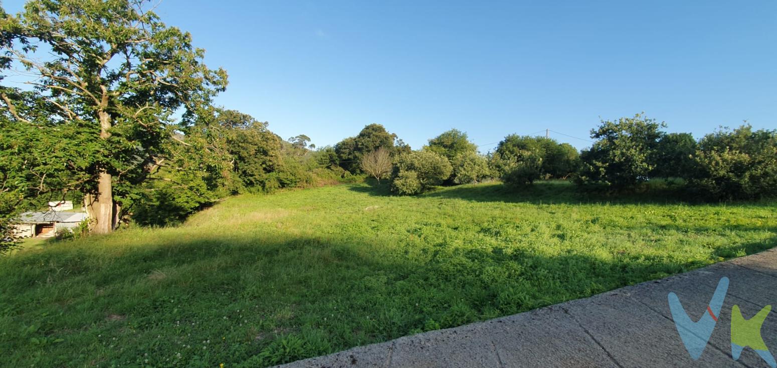 Se presenta en el mercado una exclusiva oportunidad de inversión en la deseada zona de La Concha. Se trata de una finca en la que se puede edificar previa presentación y autorización de proyecto a la CROTU.Permitida una ocupación máxima del 10% (267 metros cuadrados) y una edificabilidad  máxima de 400 metros cuadrados para desarrollar el proyecto de sus sueños.Ubicada en La Concha, una zona conocida por su tranquilidad y belleza natural, esta finca representa una oportunidad incomparable para aquellos que buscan invertir en un ambiente rodeado de calma, y a la vez, cerca de puntos estratégicos que facilitan el acceso a servicios y comunicaciones. Existe la posibilidad de disfrutar de una vida apacible sin renunciar a la comodidad y las facilidades de la vida moderna.Además, la parcela es amplia, lo que brinda flexibilidad y múltiples posibilidades para el diseño arquitectónico que se escoja. Imagine la oportunidad de construir una vivienda diseñada completamente a su gusto, con espacios abiertos y la distribución que mejor se adapte a sus necesidades. La extensión del terreno permite la construcción de áreas verdes, zonas de ocio, o incluso una piscina, todo integrado en un ambiente privado y exclusivo.La Concha es un lugar que ofrece una calidad de vida excepcional, con un entorno que combina lo mejor del espacio urbano y rural. Esta finca es ideal para quienes desean establecer su residencia en un lugar sereno, con vistas despejadas y un ambiente acogedor, sin sacrificar la proximidad a puntos de interés cultural, educativo y comercial.Además de la construcción de una vivienda unifamiliar al uso, están considerados según si ficha urbanística los siguientes usos: 1.-vivienda vinculada a : -Uso agrícola, ganadero, forestal. -Actividades turísticas , artesanales, culturales, educativas y áreas de autocaravanas. 2.-Infraestructuras (estaciones de servicios, talleres de reparaciones de vehículos).3.-Uso deportivo y de ocio con instalaciones desmontables o descubiertas. En 2011 se cedió terreno al Ayuntamiento de Villaescusa para la apertura de carretera, por lo cual la parcela cuenta con frente mínimo a vial público necesario para poder ser edificada. Le invitamos a considerar esta finca como una inversión clave para su futuro.En viBe inmobiliaria & Arquitectura contamos con un equipo disponible para resolver cualquier inquietud tanto de la propia finca como en la gestión del proyecto de la CROTU y todos los trámites oportunos gestionados por nuestros técnicos propios del departamento de Arquitectura, es decir un servicios 360 hasta que consigas materializar ese proyecto que hace tiempo te ronda la cabeza.  No deje pasar esta oportunidad única en La Concha. Esta finca espera por alguien con la visión para convertirla en un hogar excepcional o un proyecto de inversión trascendental. Contáctenos para más información y dé el primer paso hacia la realización de un sueño. Sus expectativas están a punto de cumplirse en un entorno de ensueño. 