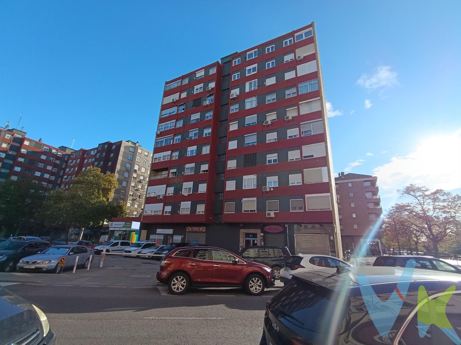 CAMINO CABALDOS. ¡Descubre tu nuevo hogar! Este encantador piso de 62 m² útiles te espera en una ubicación privilegiada. Con tres acogedores dormitorios, un amplio salón y una cocina con galería, este espacio está diseñado para ofrecerte comodidad y funcionalidad. Situado en la sexta planta, disfrutarás de unas vistas excelentes que llenan de luz cada rincón de la vivienda. . La propiedad cuenta con calefacción individual y agua caliente sanitaria, asegurando tu bienestar durante todo el año. Además, el edificio dispone de ascensor y una zona común para plazas de aparcamiento, lo que añade un valor extra a tu nueva residencia. La escalera está adaptada con un elevador que facilita el acceso, y el videoportero proporciona una mayor seguridad. . No te pierdas la oportunidad de visitar este piso en buen estado, construido en 1971, que combina la esencia de un hogar acogedor con todas las comodidades modernas. ¡Solicita tu visita virtual 360º y déjate enamorar por este espacio lleno de posibilidades!. El precio indicado no incluye impuestos, gastos de notaría, registro y honorarios de intermediación.