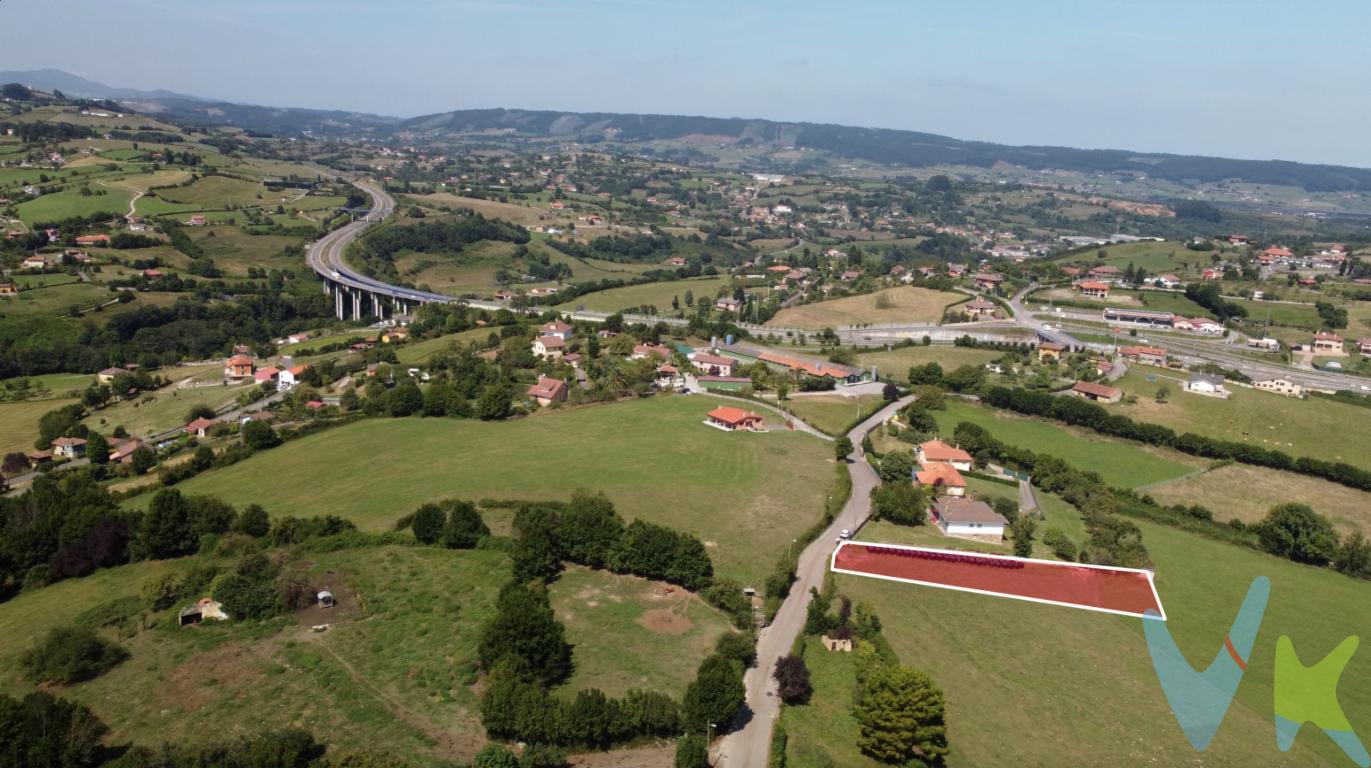Si estas barajando la posibilidad de edificar la casa de tus sueños en una parcela cercana a Gijón, tengo una buena noticia que darte......Ponemos a la venta esta fantástica finca edificable en Porceyo, concretamente en el barrio de Casares.Una parcela edificable que te permitirá diseñar y construir una vivienda de hasta 300 mts de edificabilidad.La parcela es llana y se encuentra perfectamente comunicada sin renunciar a la tranquilidad y el entorno de esta parroquia Gijonesa tan particular.Dispone de acopios de agua y luz a pie de finca.La parcela es producto de una segregación de una gran finca. A tan solo 15 minutos de Gijón podrás hacer tu hogar y dar rienda suelta a tus sueños, hacíendote con la propiedad que siempre has soñado...Llámame y estaré encantado de atenderte......En el precio no está incluido el 8%  de transmisión patrimonial ni los gastos de registro y de notaria.
