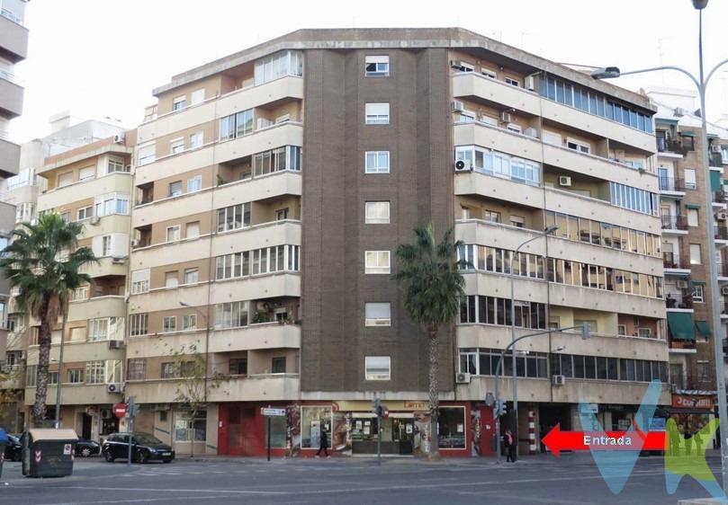 Ya has encontrado la Plaza de Garaje que buscabas.!!!!. Tienes coche y No tienes donde guardarlo ?. Pues aquí en Patraix en la Calle Archiduque Carlos está la plaza de garaje !!!!. Situada en el primer sótano de la finca. No Busques más !!! Llámame y te informo !!!. La venta de ésta propiedad se gestiona mediante contrato de EXCLUSIVA COMPARTIDA, donde más de 150 agencias colaboradoras tienen la ventaja de poder ofrecer a sus potenciales compradores este inmueble, lo que le garantiza un servicio de calidad, un trato fácil, sencillo y sin interferencias de terceros. Por este motivo, se ruega no molestar al propietario, a los ocupantes de la propiedad, a los vecinos o conserjes del edificio o urbanización si los hubiera. Si Usted es agencia inmobiliaria y tiene un cliente para éste inmueble, llámenos, estaremos encantados de colaborar en ésta y otras operaciones. No están incluidos los gastos de compra, honorarios de agencia e impuestos. .
