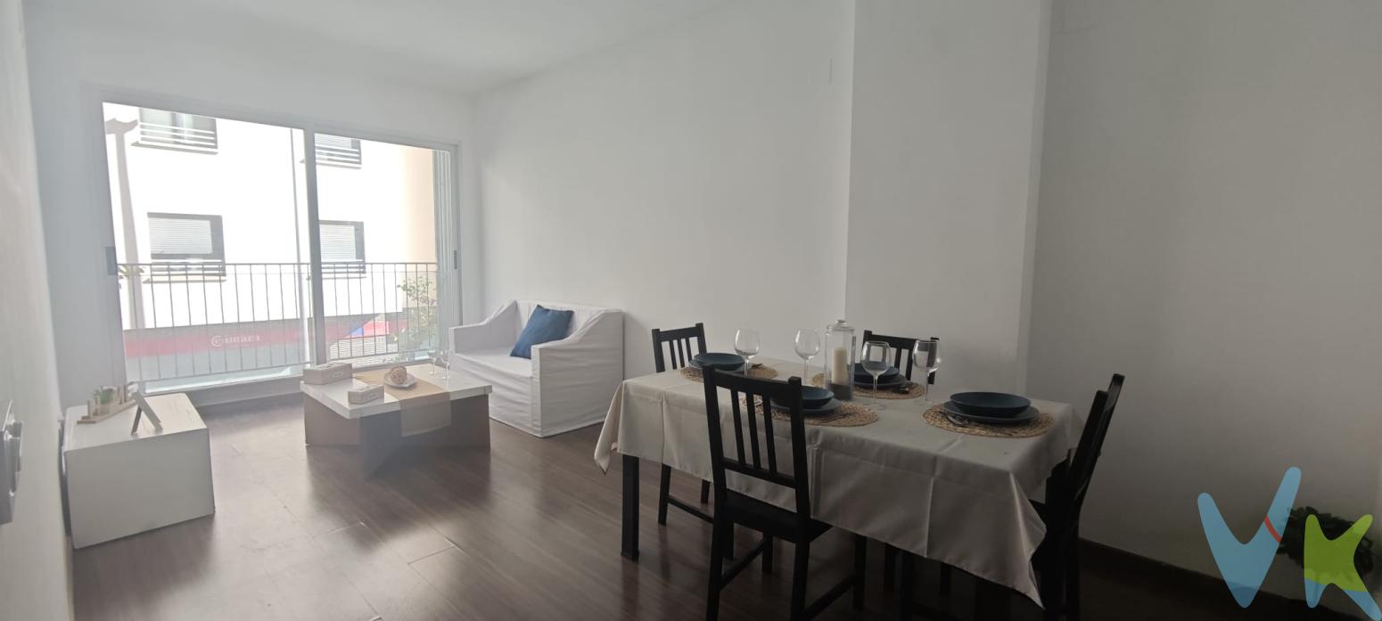 🏡 Vivienda VPO seminueva con garaje en PaternaOportunidad de acceder a una Vivienda de Protección Oficial (VPO) a solo 5 min de Valencia! Piso seminuevo de aprox. 60 m² con 2 dormitorios, baño completo, cocina independiente y salón-comedor con salida a balcón. Incluye plaza de garaje  privado en el precio. La finca cuenta con zona comunitaria infantil y trastero común para bicicletas.📅 Escriturable a partir del 15 de enero de 2026. 🏷️ Se vende sin muebles.✅ Requisitos VPO en la Comunitat Valenciana🚇 Ubicación y entornoSituada en una zona tranquila de Paterna, con excelente comunicación por CV-35 y CV-30, líneas de metro y autobús, y todos los servicios: colegios, institutos, supermercados, centros de salud y zonas comerciales.💡 Ideal para quienes buscan su primera vivienda con ayuda VPO y una ubicación estratégica junto a Valencia.Inscribirse en el Registro de Demandantes de Vivienda Protegida (si no lo estás, se tramita fácilmente).Destinar la vivienda a residencia habitual y permanente.No superar los ingresos máximos establecidos para VPO :1 persona 46.000 EUR anuales y 2 personas 54.000 EUR (Núcleo Familiar).No ser titular de otra vivienda protegida ni de vivienda libre adecuada.Ser mayor de edad y estar empadronado en la Comunitat Valenciana..El precio no incluye gastos de notaría, gestoría y registro de la propiedad, que se concretarán según su arancel profesional; los impuestos aplicables, a determinar según su normativa específica; los gastos de financiación, en su caso; ni los gastos de agencia inmobiliaria en las condiciones que se pacten con ésta.