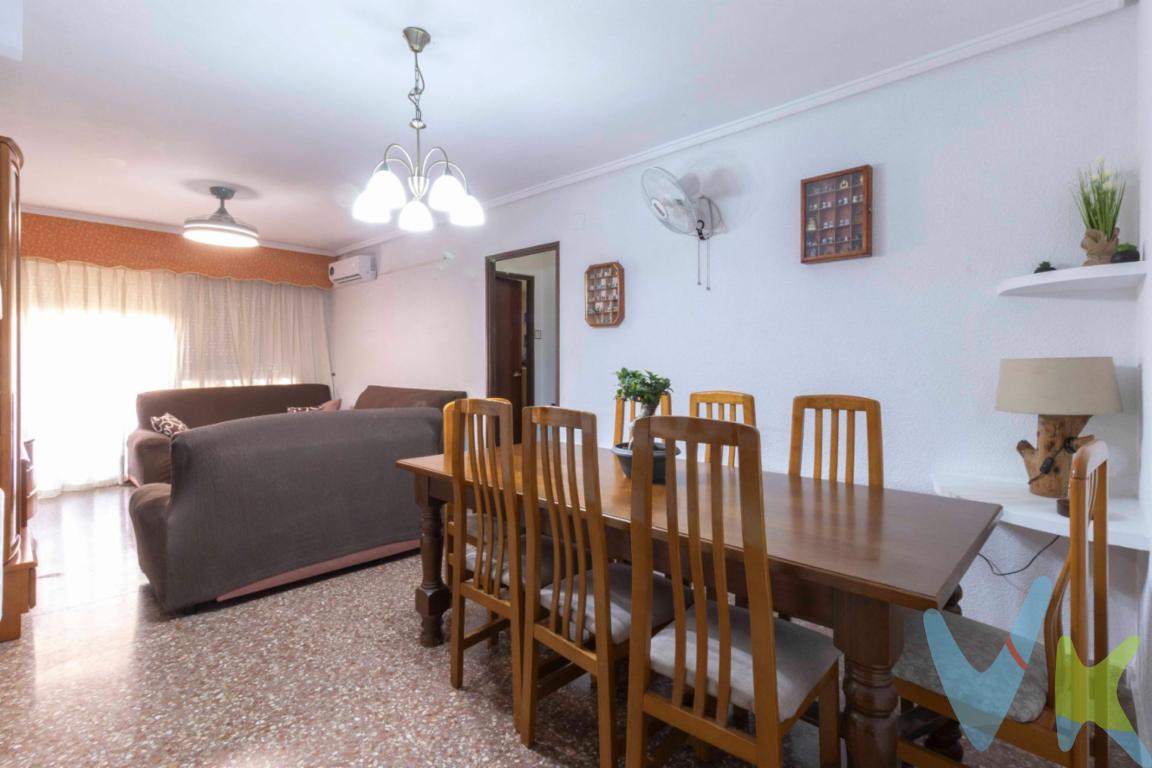 ¿Buscas un hogar en una de las zonas más exclusivas y demandadas de Torrent? Te presentamos esta magnífica vivienda ubicada al lado de la Avenida Al Vedat, a pasos de la estación de metro Torrent Avinguda, rodeada de todos los servicios que necesitas: colegios, supermercados, bancos, comercios y zonas verdes...Ideal para familias que buscan crecer en un entorno seguro y cómodo, esta propiedad cuenta con: 4 amplias habitaciones que garantizan el confort y la privacidad para toda la familia, 2 baños completos, pensados para el día a día.. Cocina independiente con galería, funcional y luminosa y salón comedor con salida a balcón.Edificio con dos ascensores, para mayor comodidad...No te lo pierdas, vivienda a 1 minuto de la estación de metro Avenida.¡No pierdas la oportunidad de vivir en este increíble espacio! Para más información o concertar una visita, contáctanos hoy mismo...¡Tu nuevo hogar te espera en Torrent!.Por mandato expreso del propietario, comercializamos este inmueble EN EXCLUSIVA, lo que le garantiza un servicio de calidad, un trato fácil, sencillo y sin interferencias de terceros. Por este motivo, se ruega no molestar al propietario, a los ocupantes de la propiedad, a los vecinos. Muchas gracias por su comprensión.El precio NO incluye los gastos de notaría, ni impuestos, ni gastos de registro de la propiedad, ni gastos de gestoría, ni honorarios de la inmobiliaria, ni cualquier otro gasto que no este especificado. Los datos e información contenida en este anuncio es meramente informativa, por lo que no tiene carácter contractual, pudiendo contener errores, reservándose la inmobiliaria a poder modificarla en cualquier momento. Para saber más sobre el mismo no dude en ponerse en contacto con nosotros.