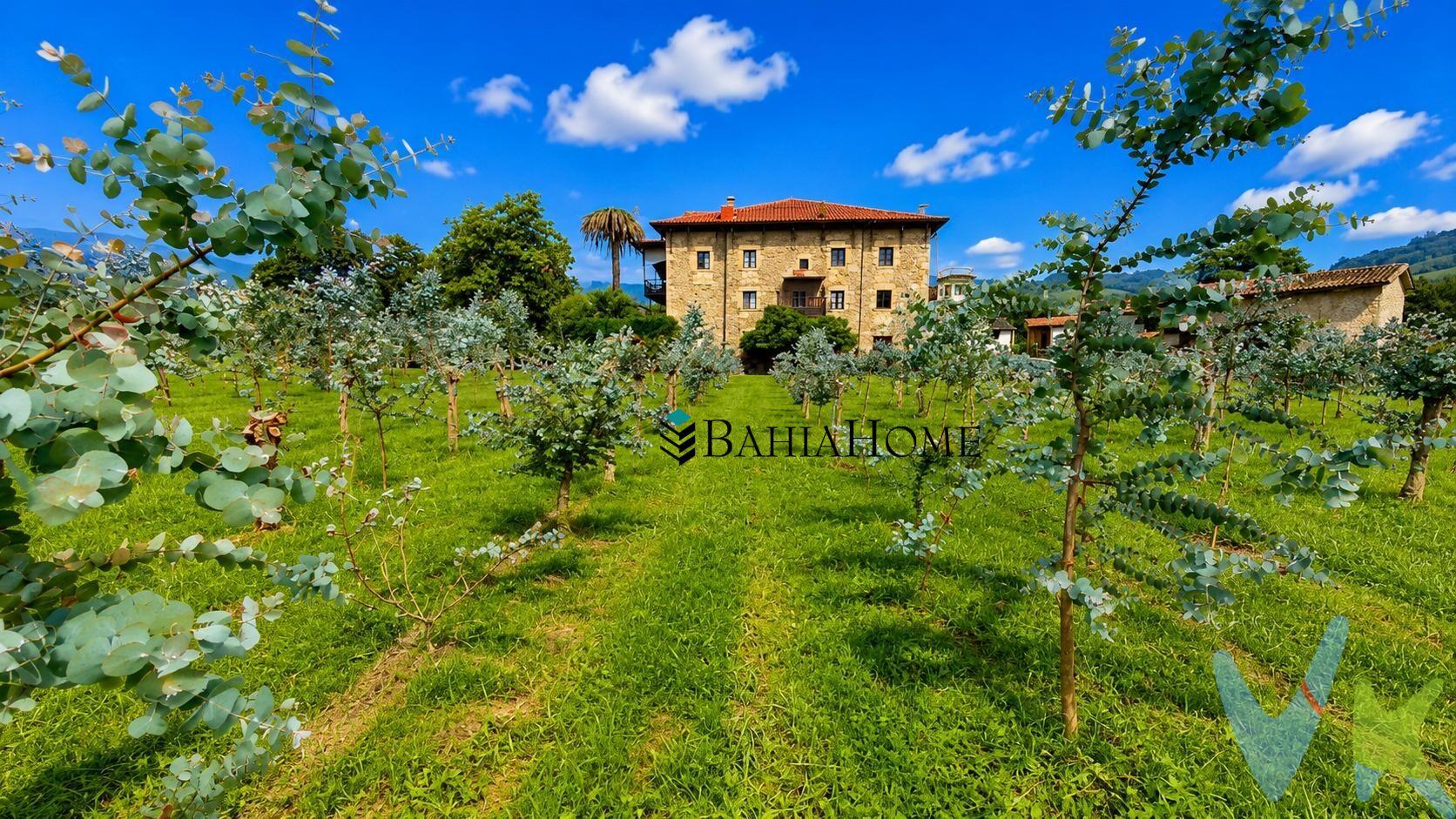 Joya Arquitectónica y Patrimonial en el Corazón del Valle de Toranzo. Ubicada en un enclave de extraordinario valor paisajístico, esta propiedad representa una de las oportunidades de inversión más exclusivas de Cantabria. Situada en San Vicente de Toranzo, a orillas del río Pas, la finca se posiciona como un nexo estratégico entre la costa y el interior, en una región que destaca por su creciente demanda de activos singulares y de alto nivel. Configuración y Superficies. La propiedad se divide en dos unidades registrales colindantes que garantizan una privacidad absoluta:. Parcela Principal: 7.447 m² de terreno que acogen la construcción principal con una superficie Construida: 1.223 m² de arquitectura señorial. Parcela Rústica: 5.465 m² adicionales. La Casona: Nobleza y Versatilidad. El inmueble es un fiel reflejo de las grandes construcciones nobles cántabras, ofreciendo una base inmejorable para un proyecto de rehabilitación de alto standing:. Arquitectura: Destaca su soberbia fachada de sillería y una imponente balconada de madera que define su carácter histórico. Capacidad: Sus 20 estancias ofrecen una versatilidad excepcional, permitiendo desde la creación de un hotel boutique con suites de gran formato hasta una residencia privada de máximo nivel. Un Activo de Valor Estratégico. Lo que diferencia a esta finca es la simbiosis entre su capacidad edificada y la amplitud de su terreno. Esta combinación es un activo escaso en el mercado actual del norte de España y abre un abanico de posibilidades:. Desarrollo Hotelero Premium: Espacio suficiente para instalaciones Y Jardines exclusivos para eventos. Residencia de Recreo: Un refugio privado de dimensiones extraordinarias que garantiza el control total sobre el paisaje y el entorno visual. Inversión Segura: En un mercado que valora cada vez más el espacio y la naturaleza, esta propiedad se presenta como un activo con un altísimo potencial de revalorización. Esta finca es la opción ideal para quienes buscan proyectar un negocio de éxito o poseer una propiedad de prestigio inigualable en un entorno natural privilegiado. Estamos a su disposición para facilitar información adicional o coordinar una visita privada. . En BAHÍA HOME gestionamos propiedades en exclusiva, garantizando un servicio profesional, transparente y eficaz. El precio publicado incluye los honorarios de intermediación, sin costes adicionales para el comprador. No están incluidos los impuestos (ITP, IVA y AJD en su caso), ni los gastos de notaría, registro y gestoría. El consumidor tiene derecho a recibir, con carácter previo a la formalización de la operación, la información completa del inmueble (identificación, situación jurídica, urbanística, económica y estado de cargas), conforme a la normativa vigente. 